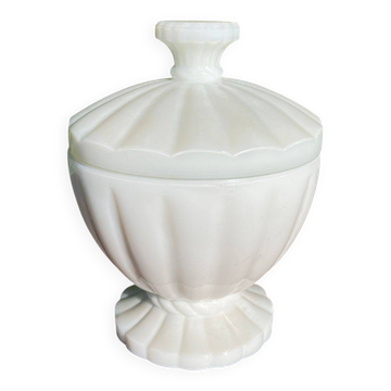 Bonbonnière opaline blanche