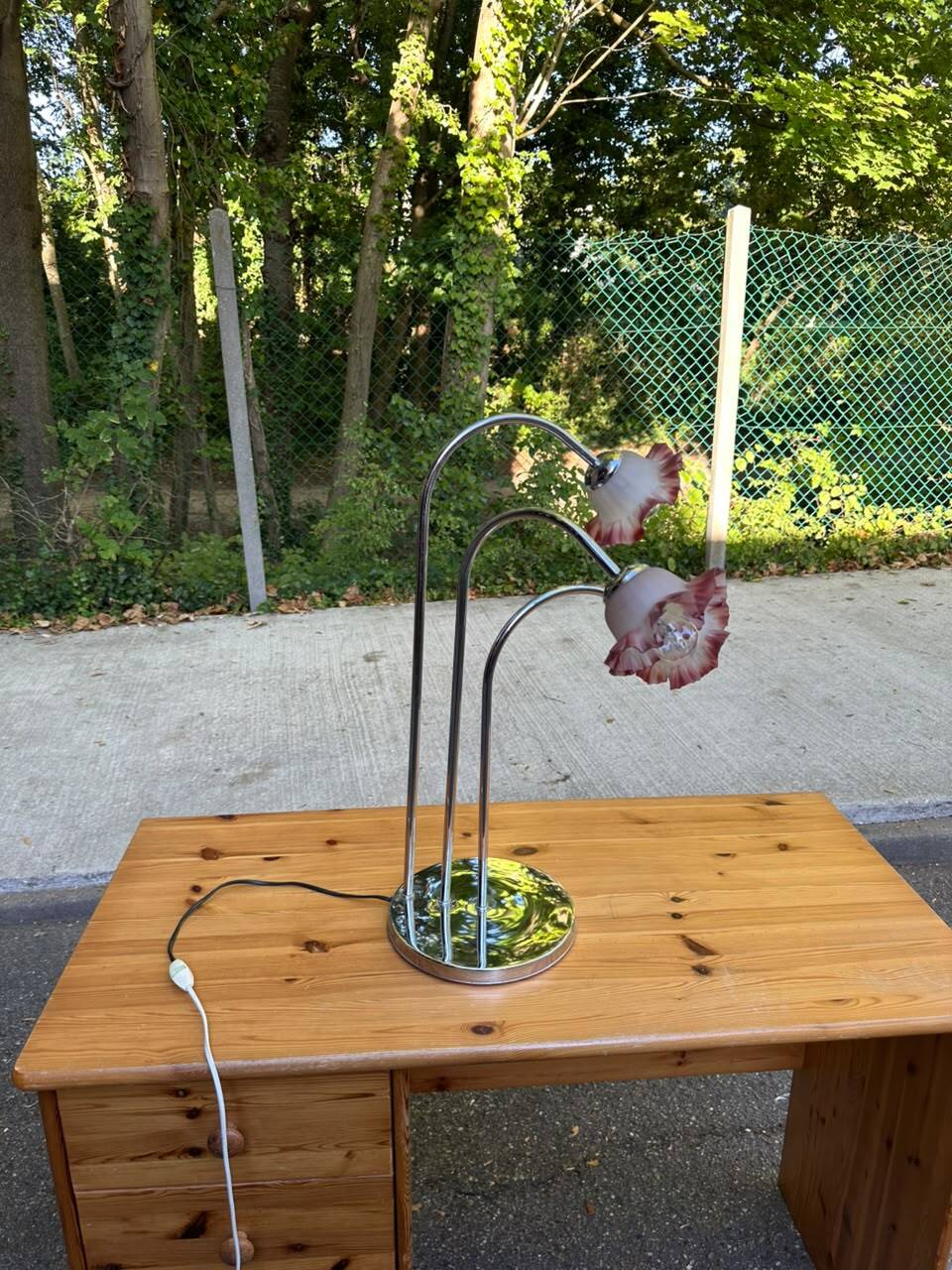 Hollywood Regency flower lamp in chrome steel and glass from the 1970s.