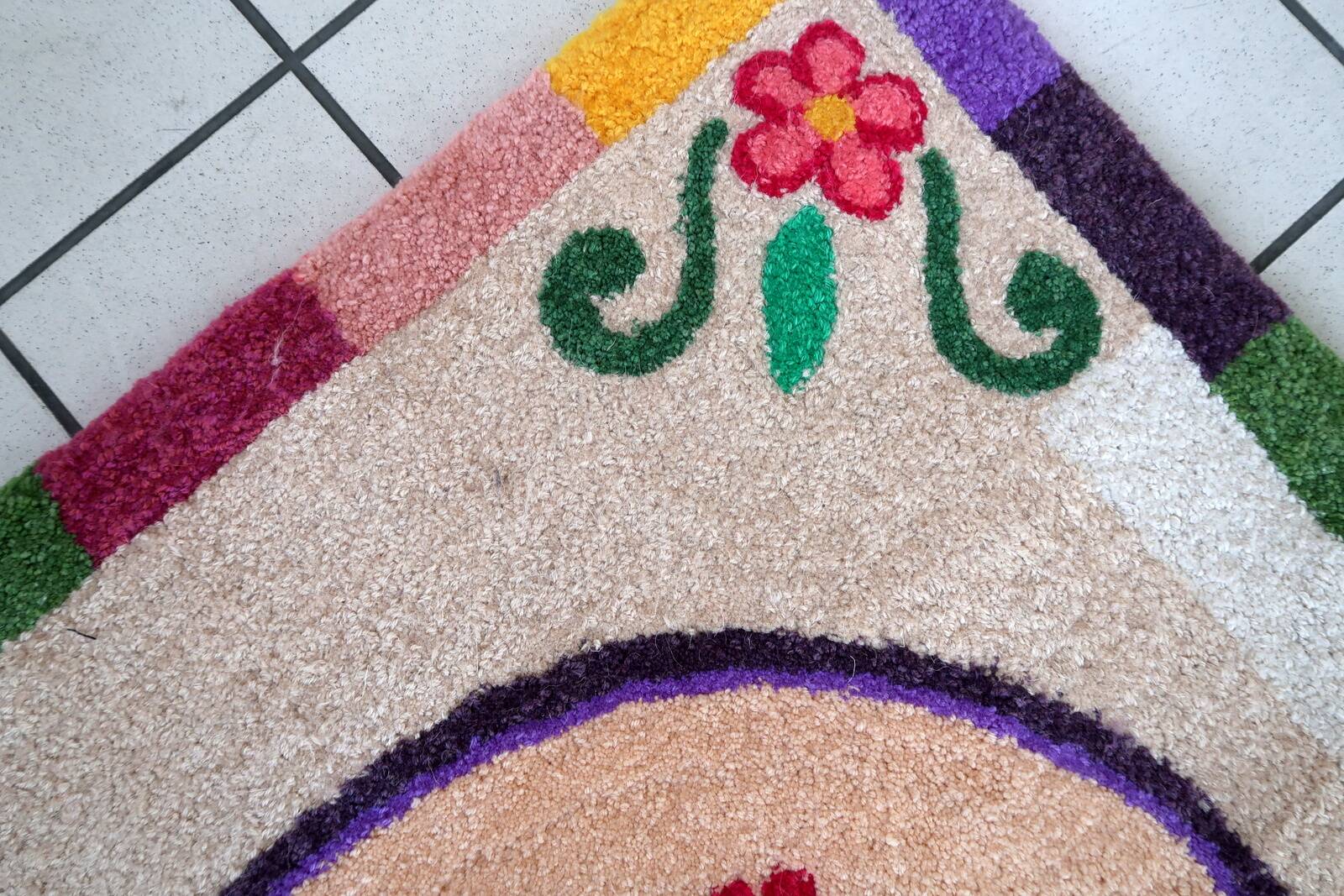 Tapis contemporain ora hooked en laine (99cm x 102cm), édition unique