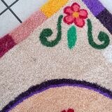 Tapis contemporain ora hooked en laine (99cm x 102cm), édition unique