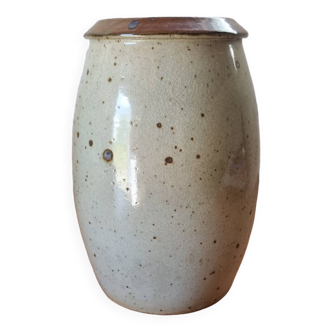 Stoneware vase from the terminal