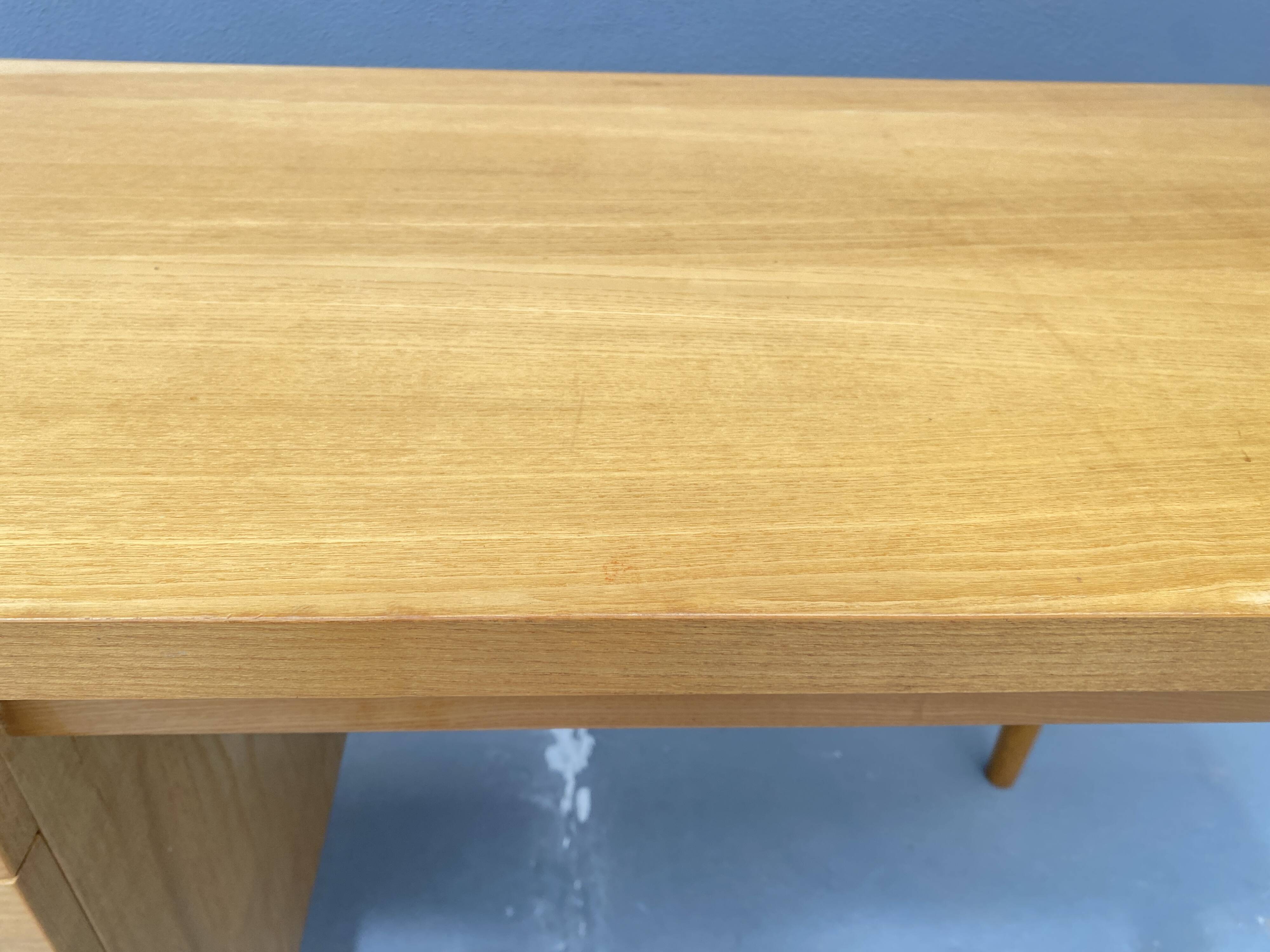 Bureau en hêtre, Tchécoslovaquie 1970