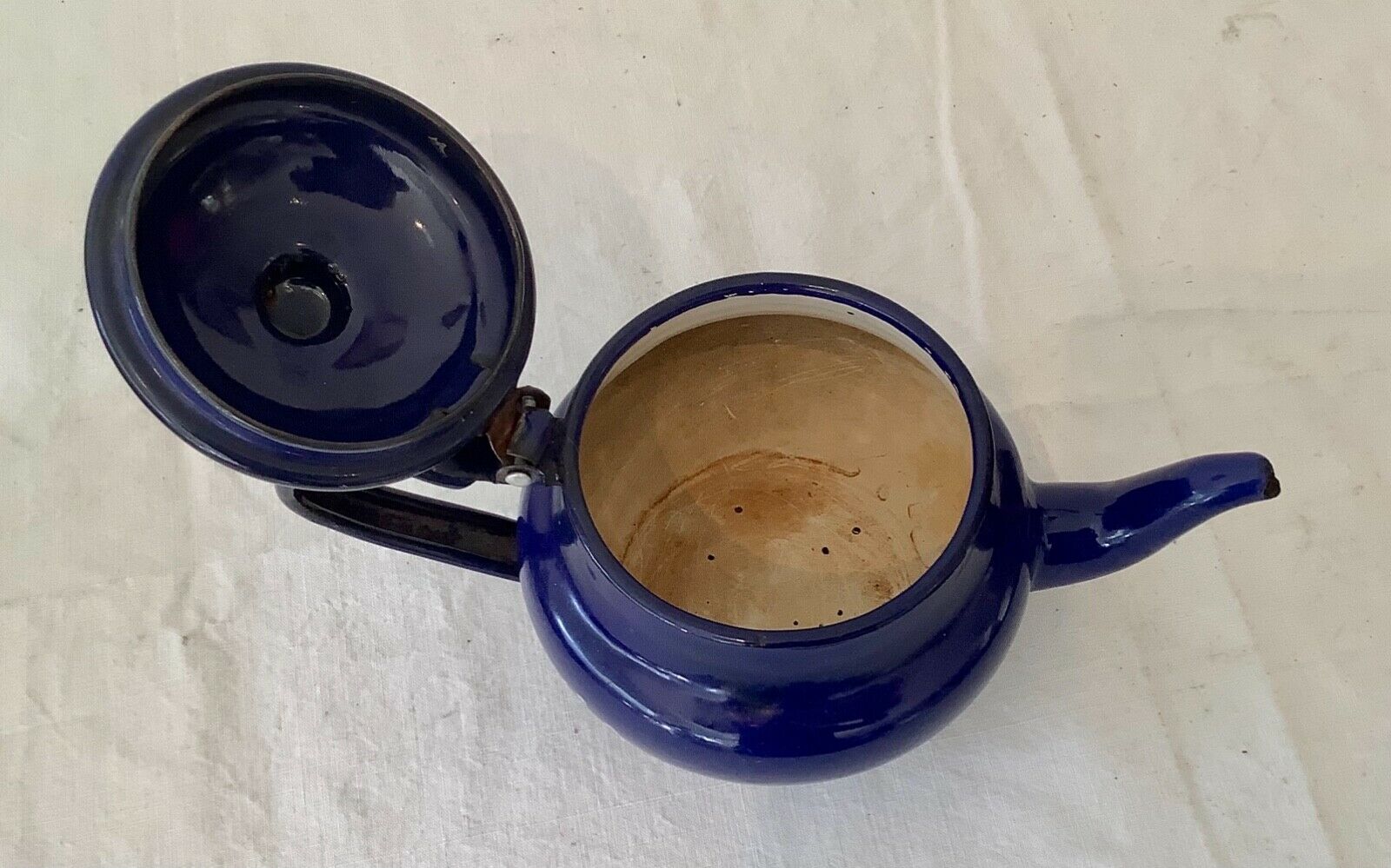 Vintage teapot 1950 in enamelled sheet metal