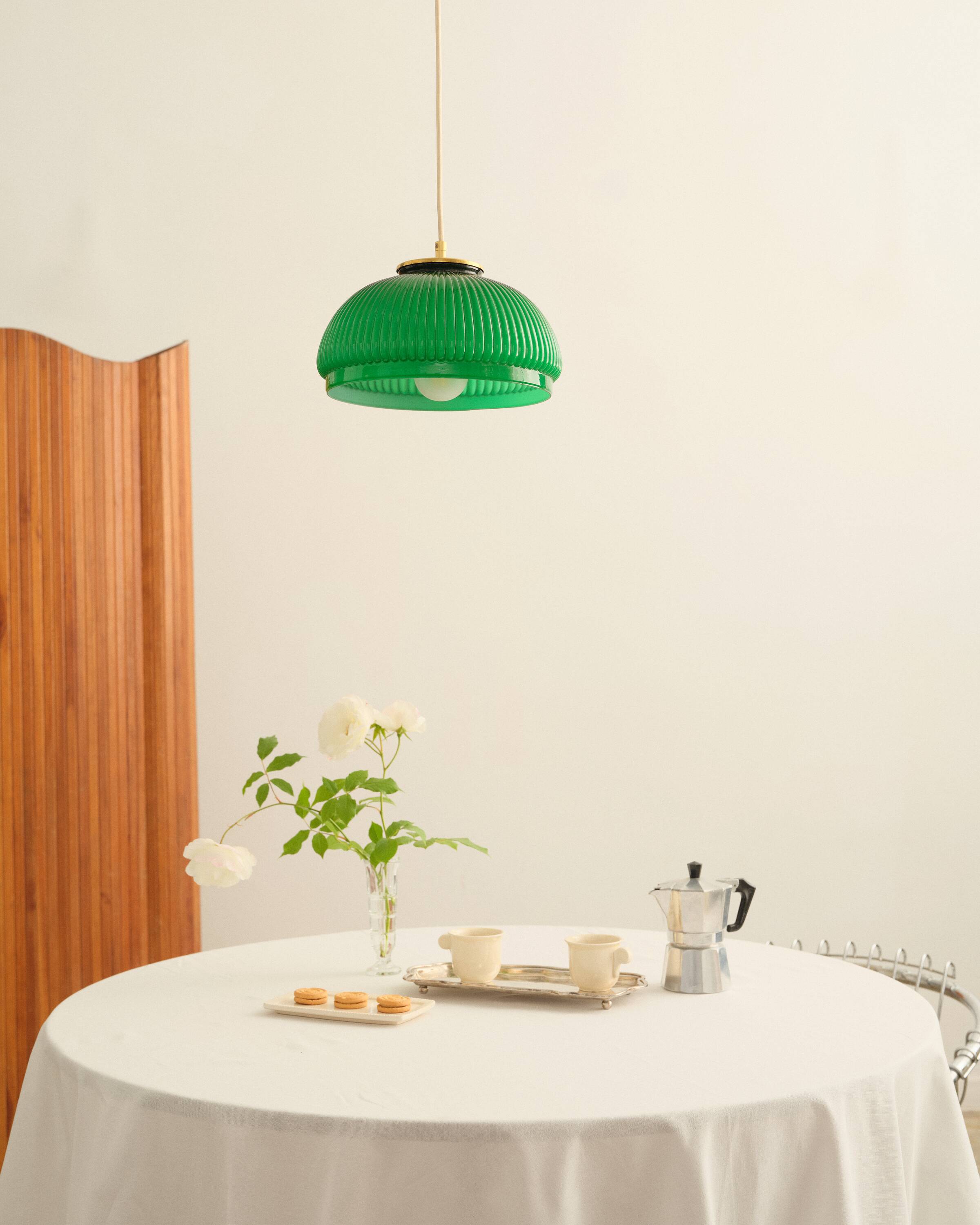 Green opaline suspension