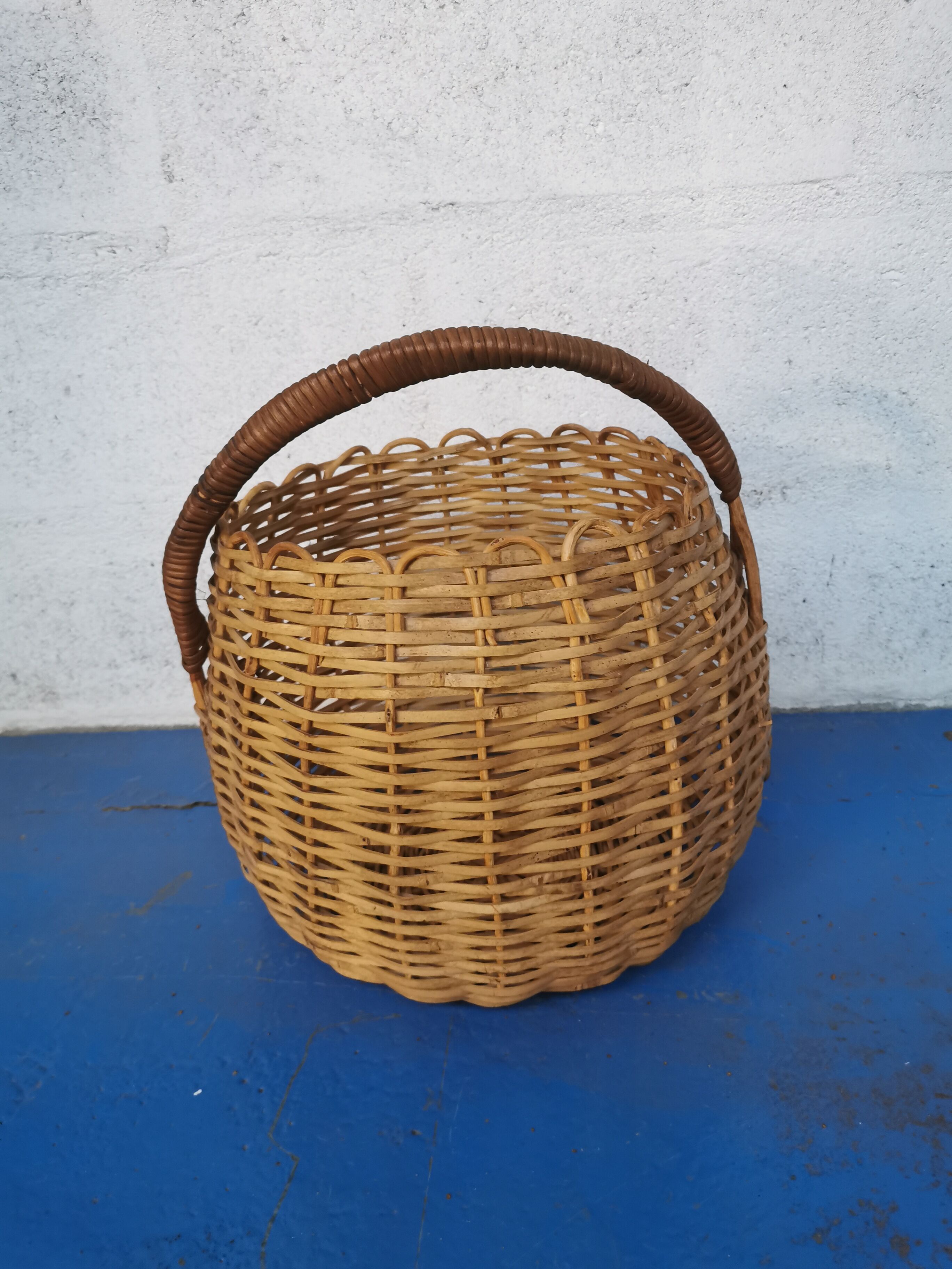 Rattan round basket