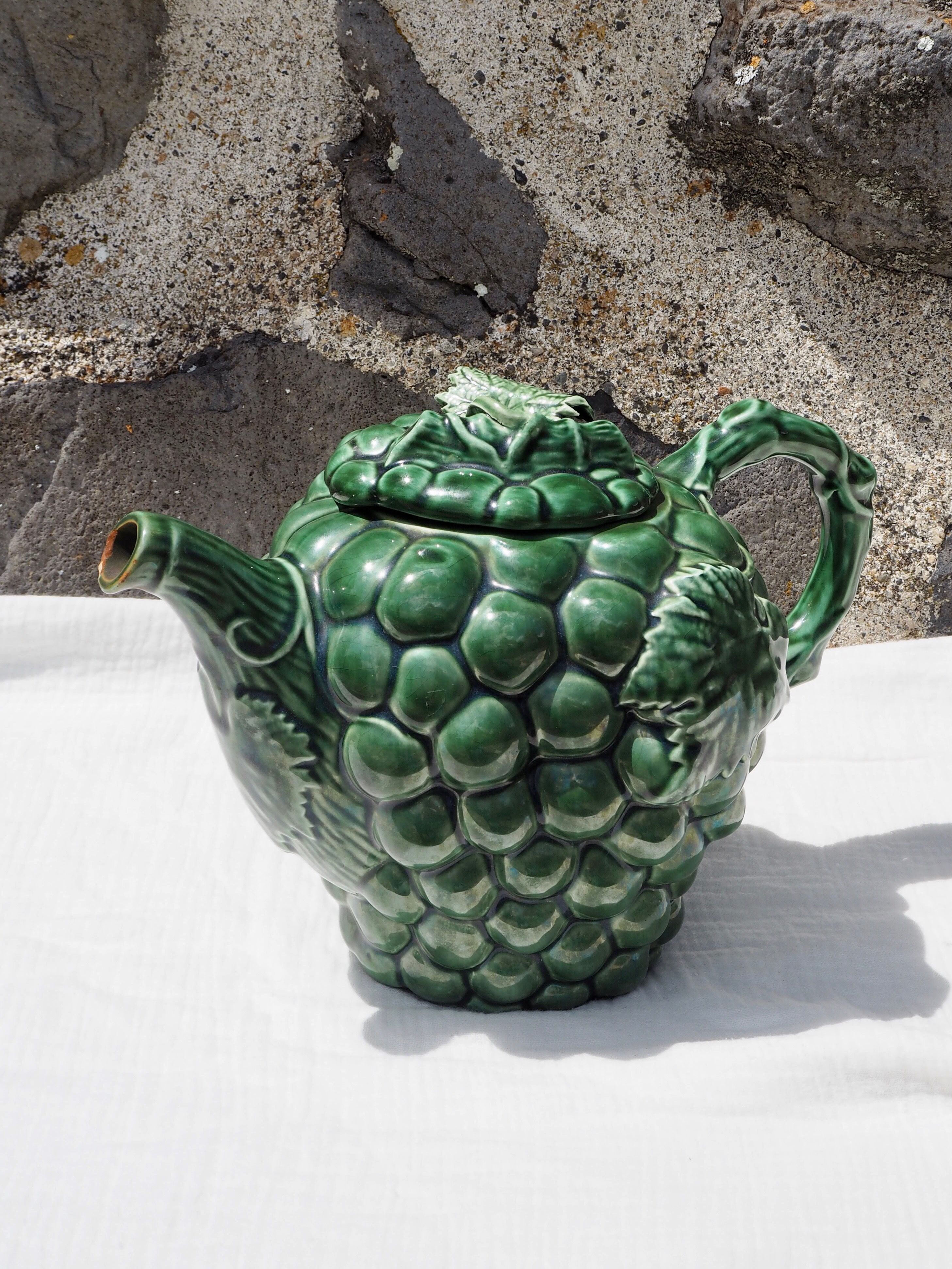 Green slurry teapot, grape pattern