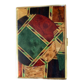 Cigarette box