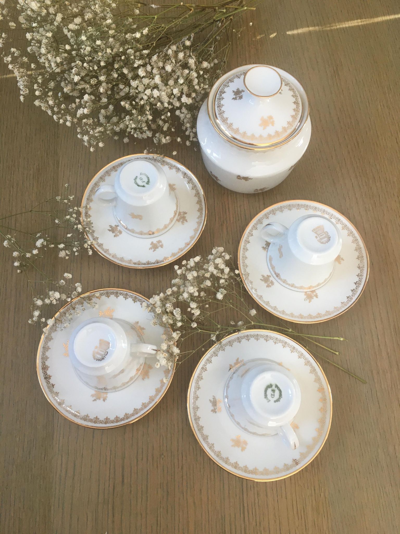 Coffee service in antique porcelain