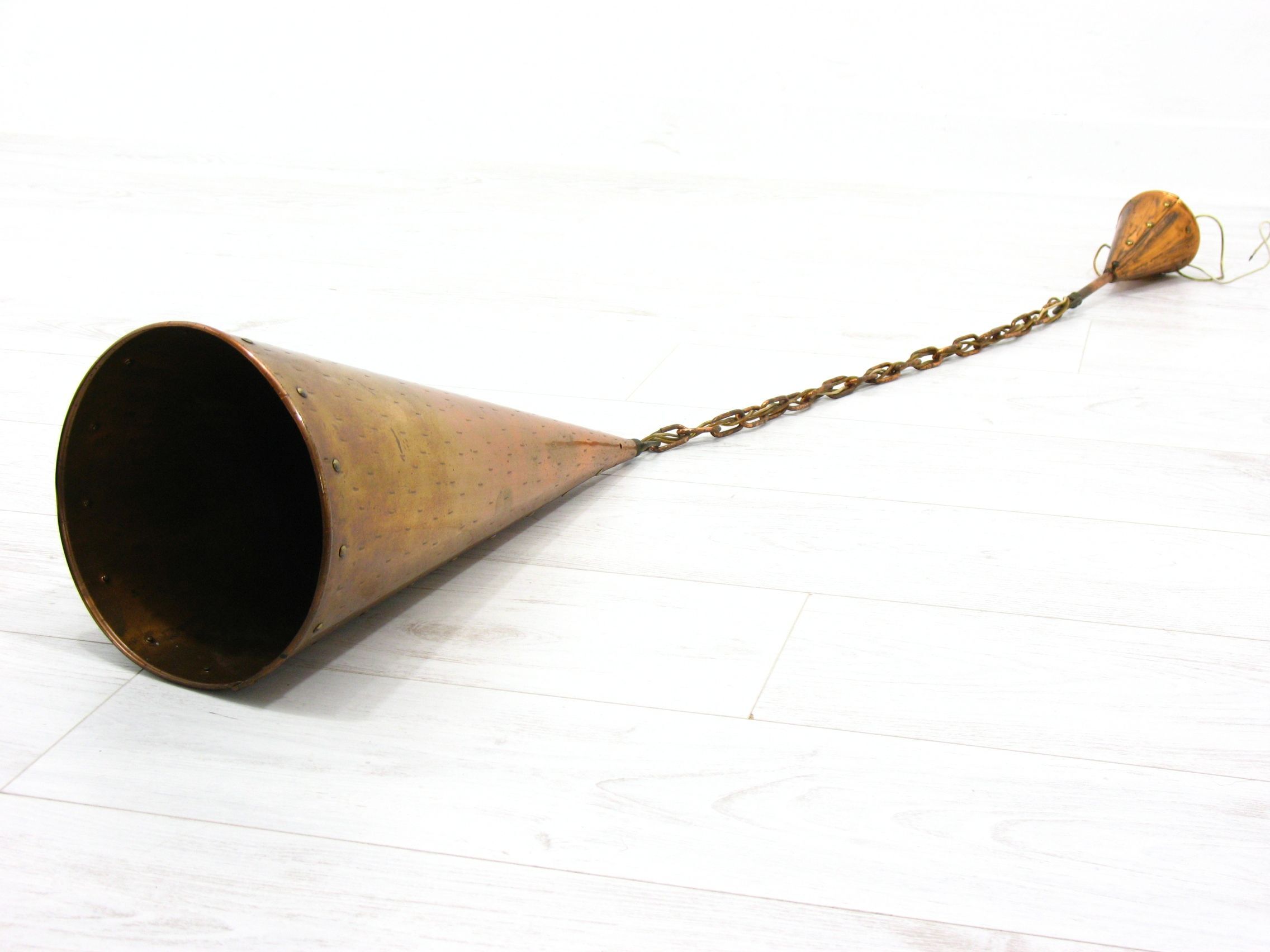 Suspension cône en cuivre du Danemark, années 1970