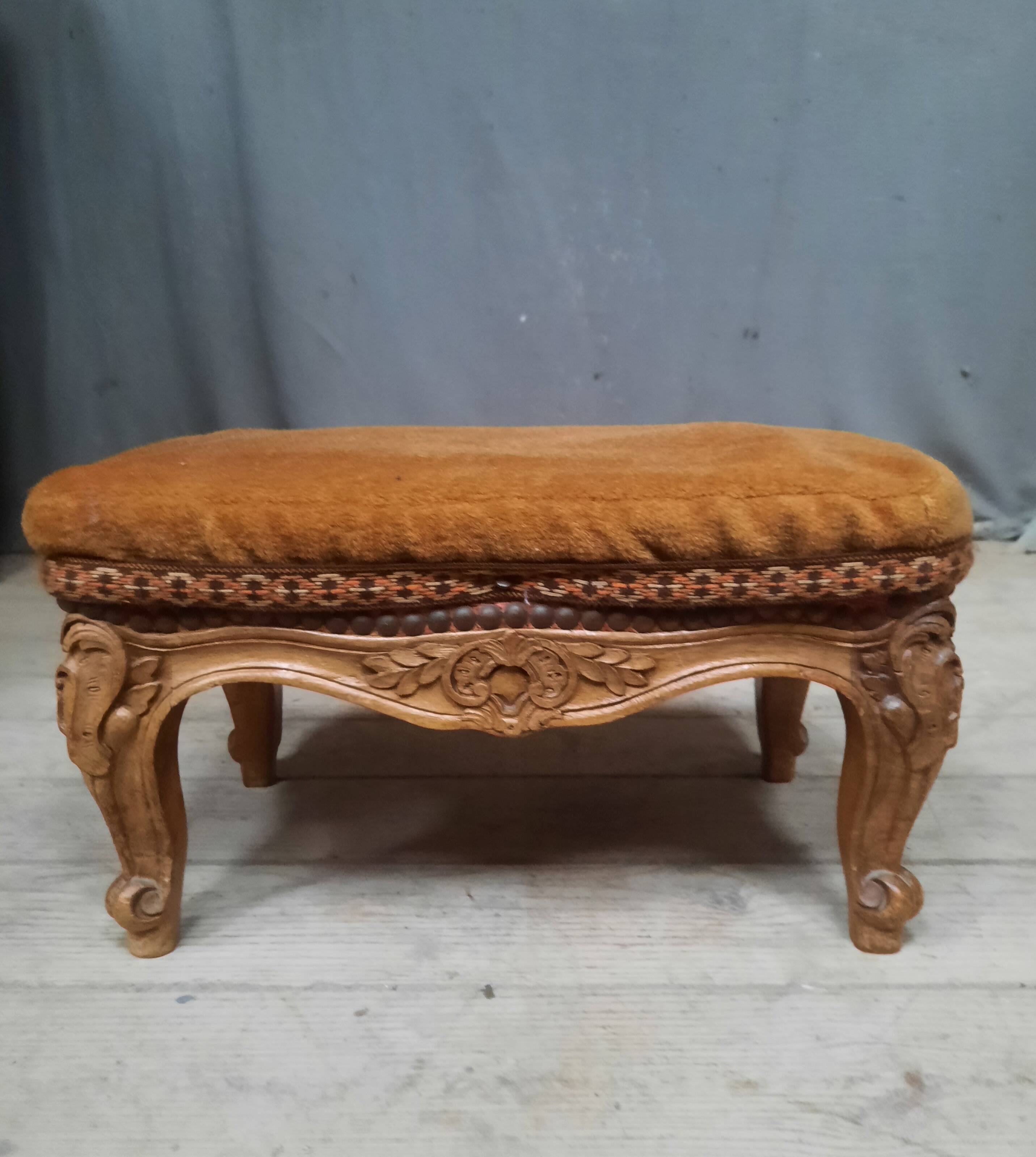 Louis XV style footrest
