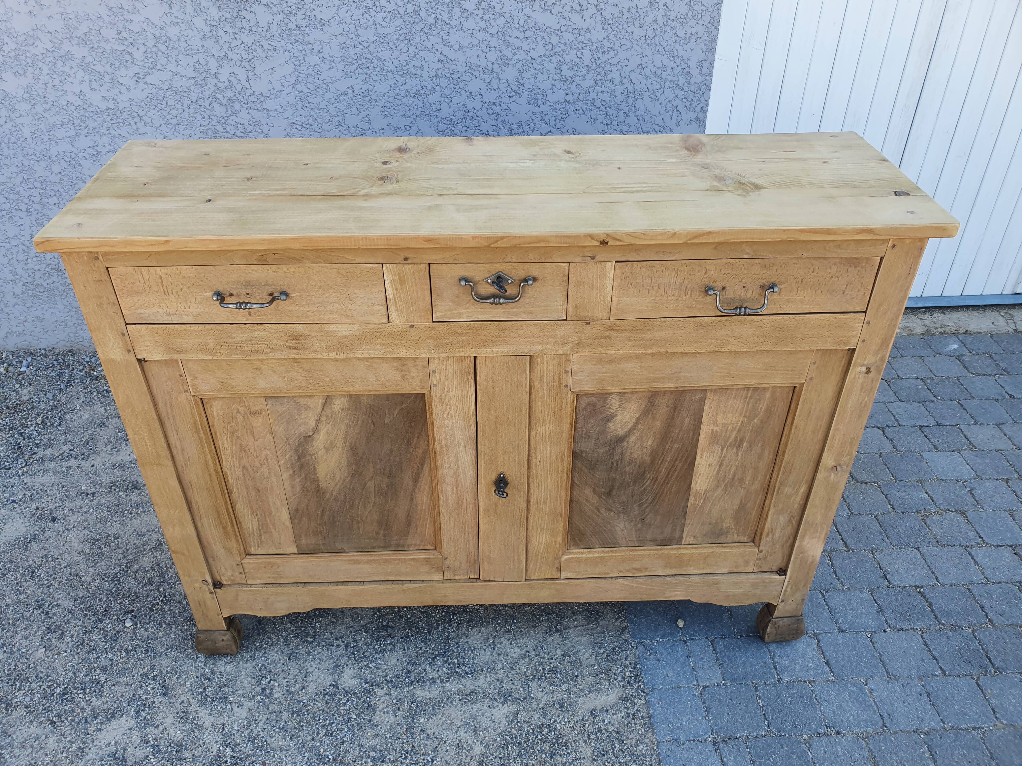 Bahut buffet furniture of old raw wood shallow