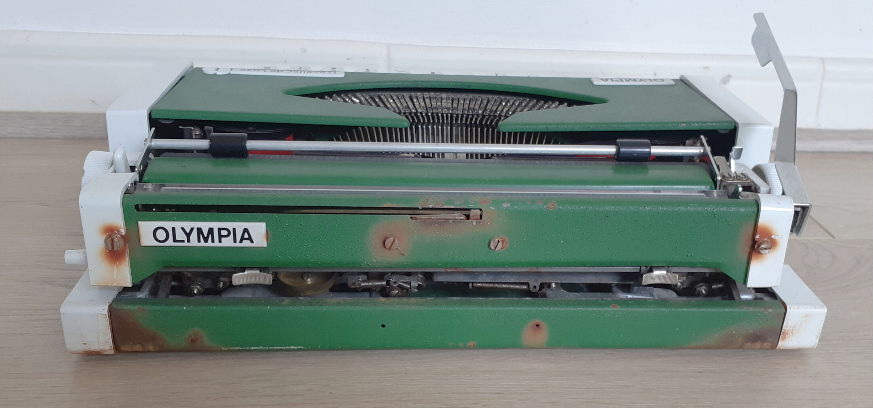 Olympia Traveller Luxury Portable Typewriter, Functional
