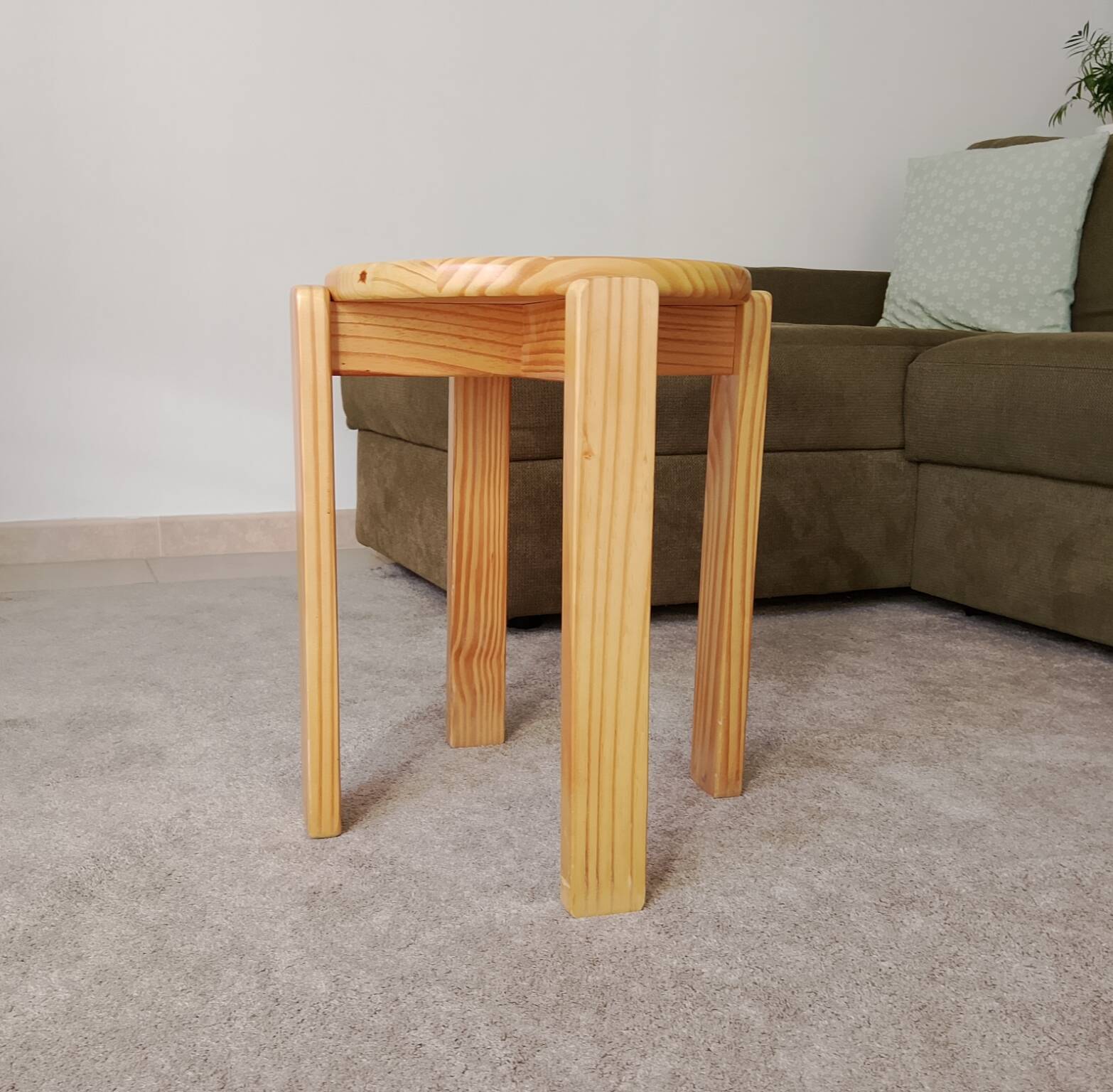 Vintage stool in solid pine chalet/Scandinavian style.