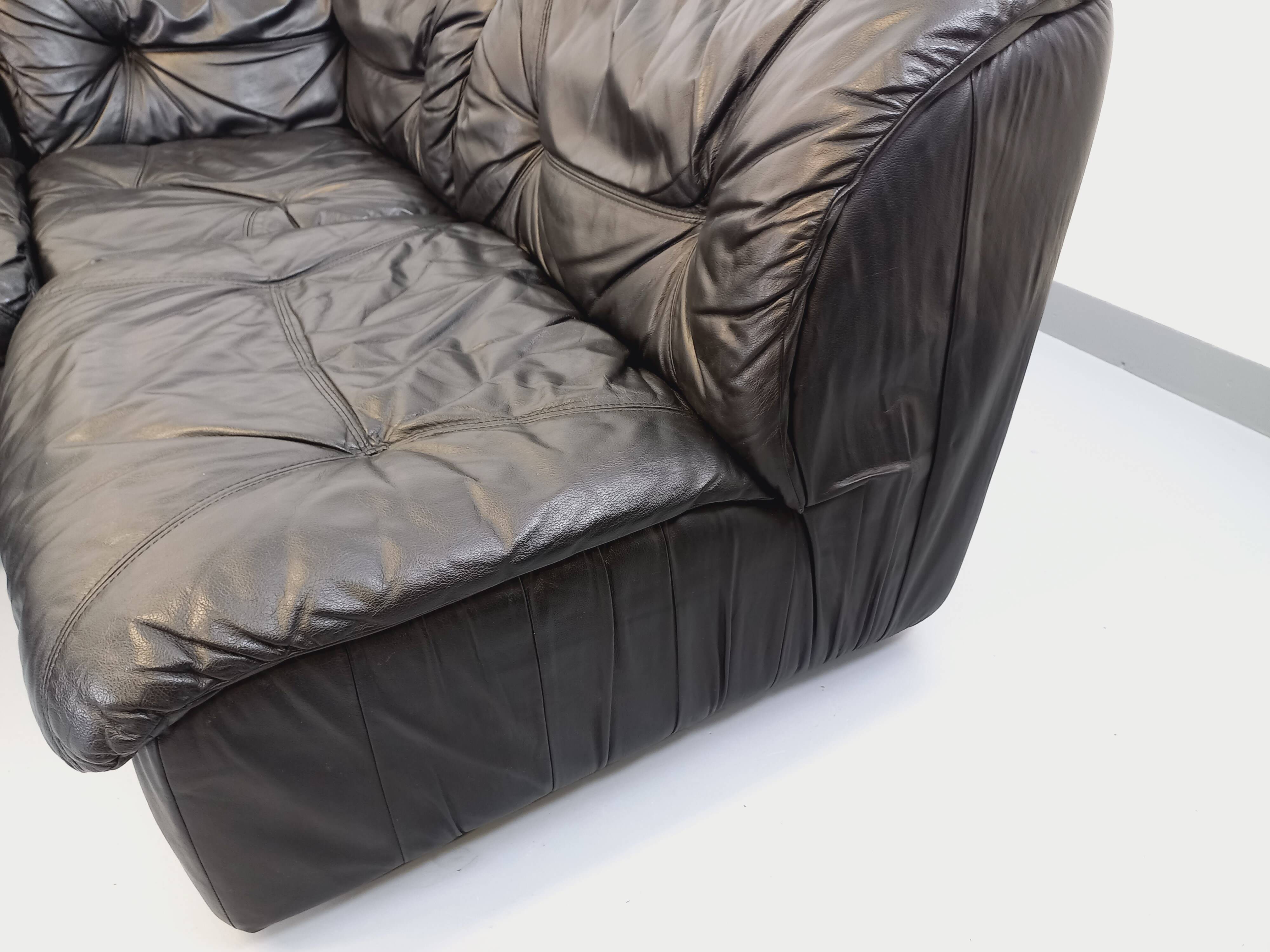 Vintage corner sofa composed of 3 modules in black leather with integrated bed.