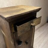 Meuble en métal riveté table de chevet