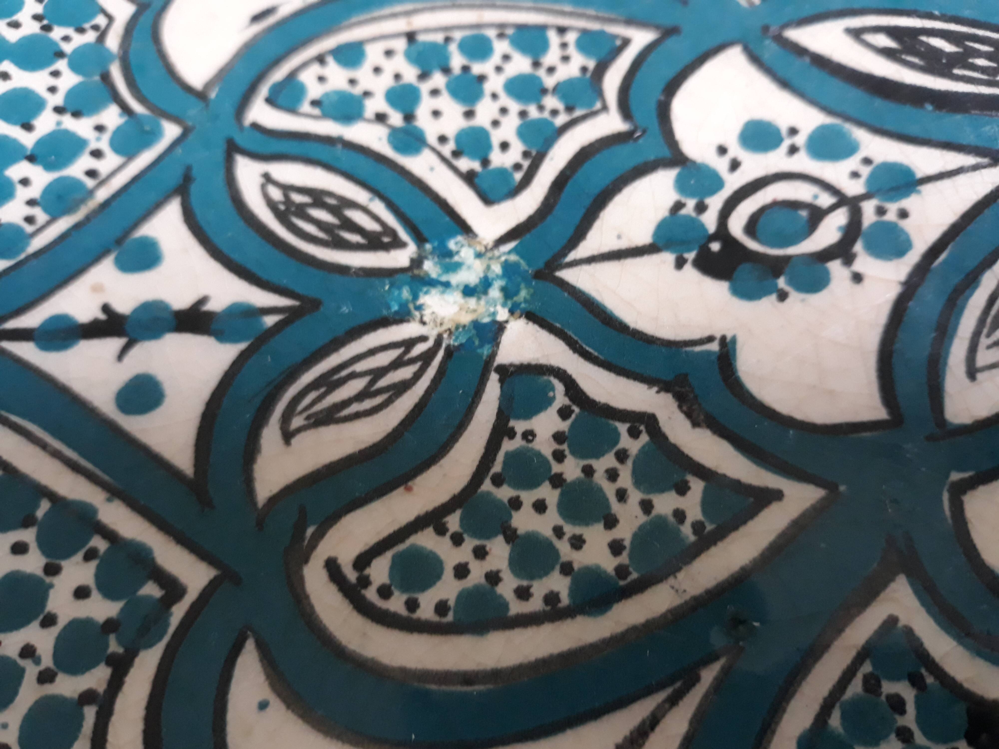 Round dish in artisanal ceramic from Safi in Morocco