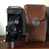 Zeiss Ikon Ikonta bellows camera with its satchel