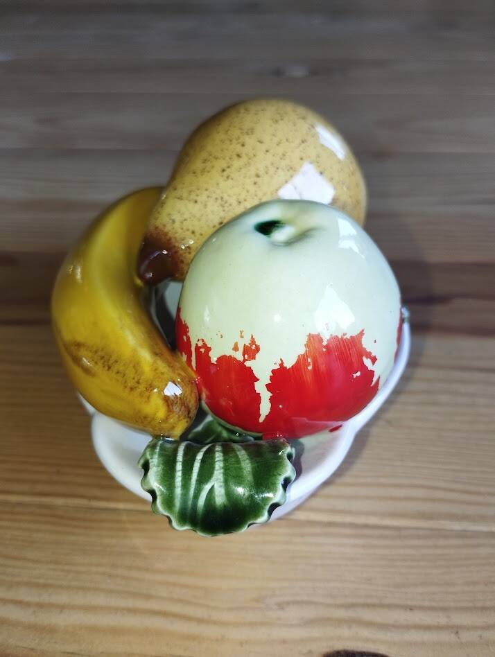 Small vintage fruit bowl in majolica – fruit decoration – 1950s/60s