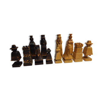 Jeu d'échecs ancien en bois sculpté dans sa boîte d'origine