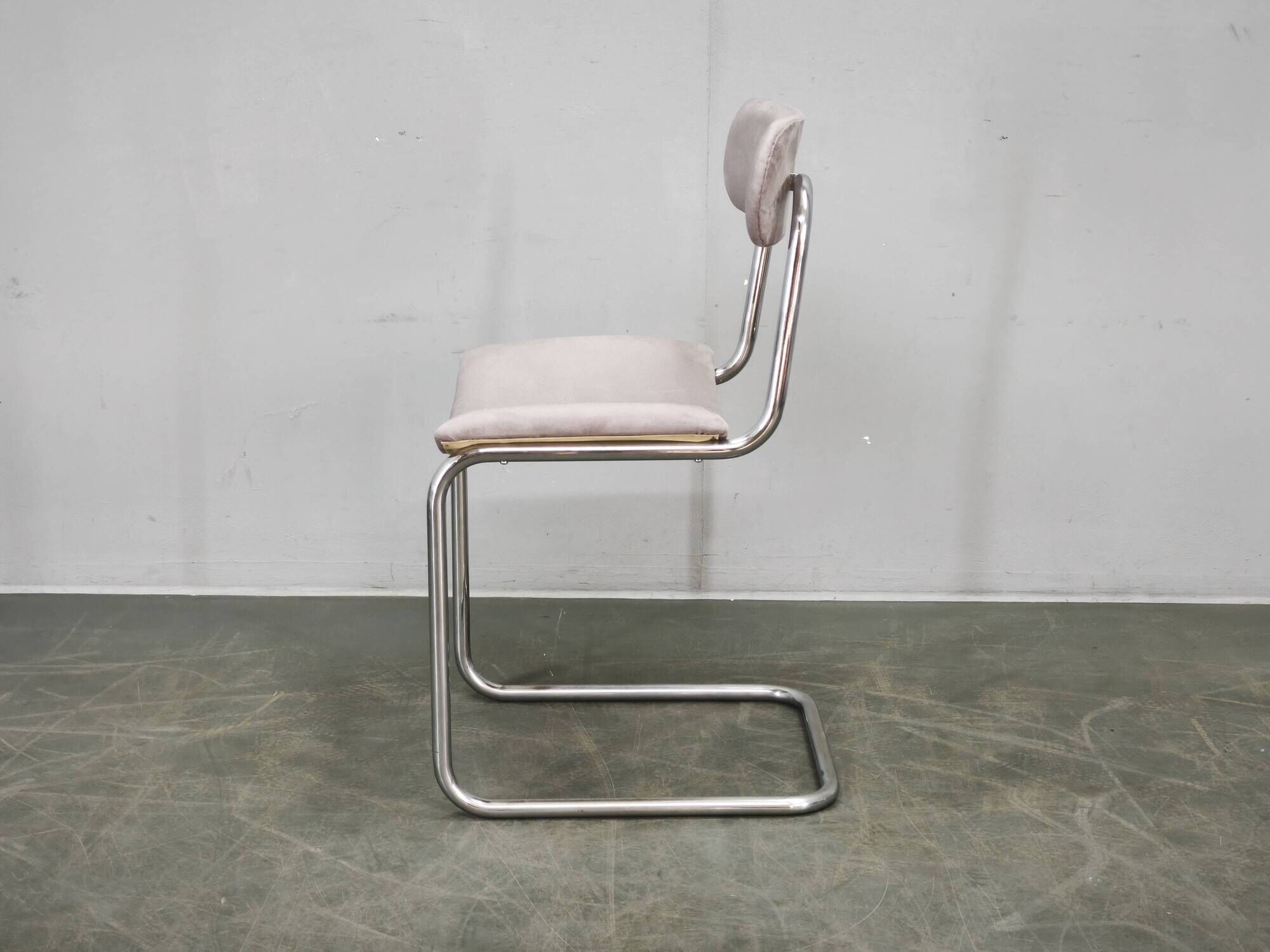 Bauhaus Tubular Chrome Cantilever Chair, Czechoslovakia, circa 1930