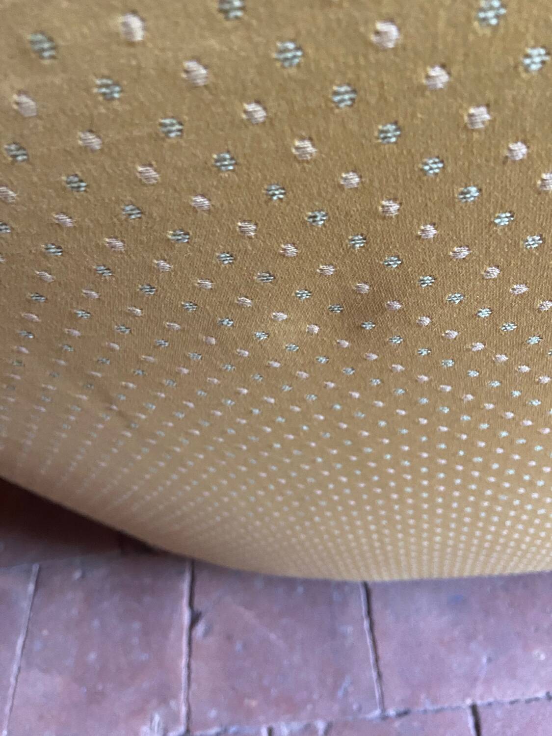 Small padded toad bench