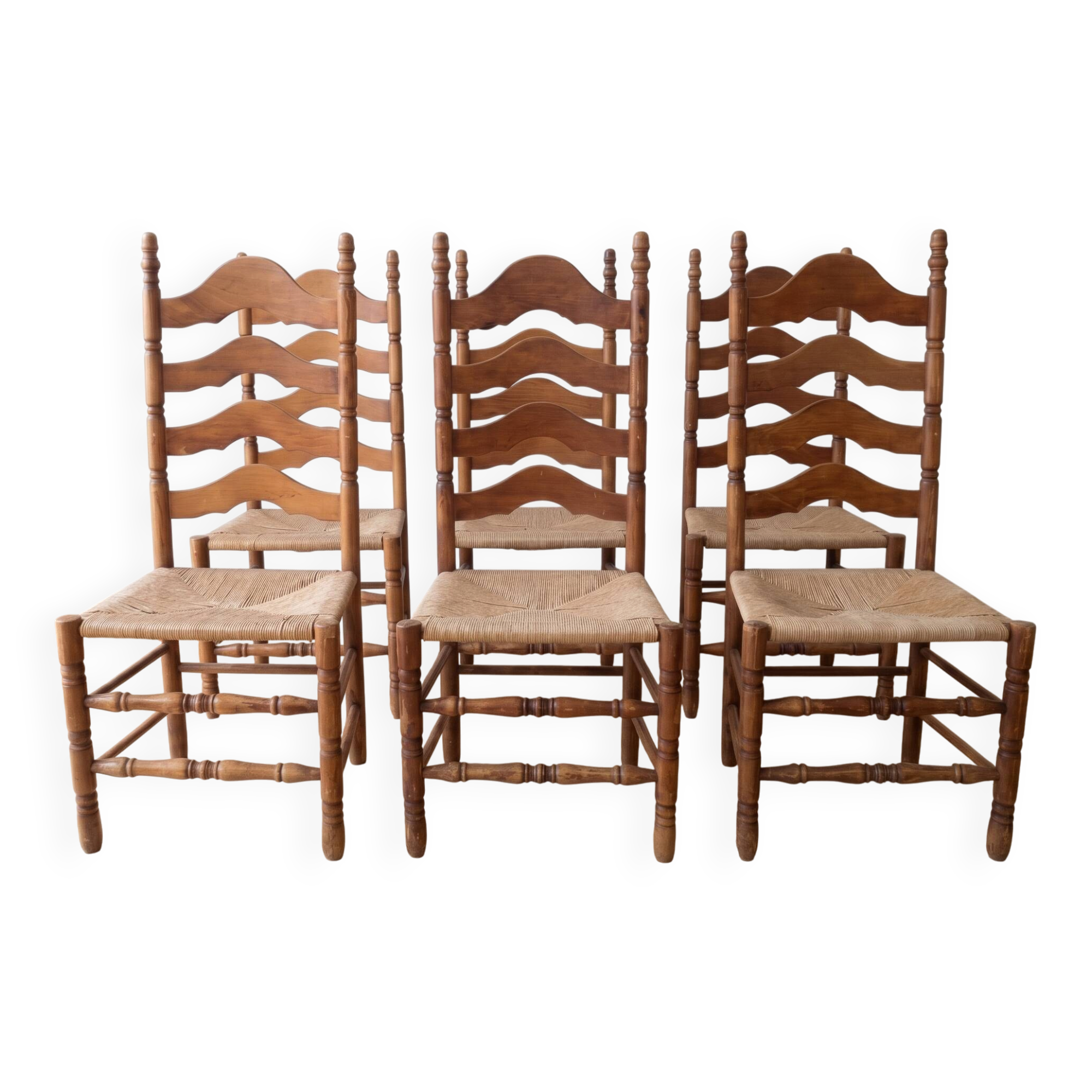 Set of 6 rustic-style chairs in wood and straw.