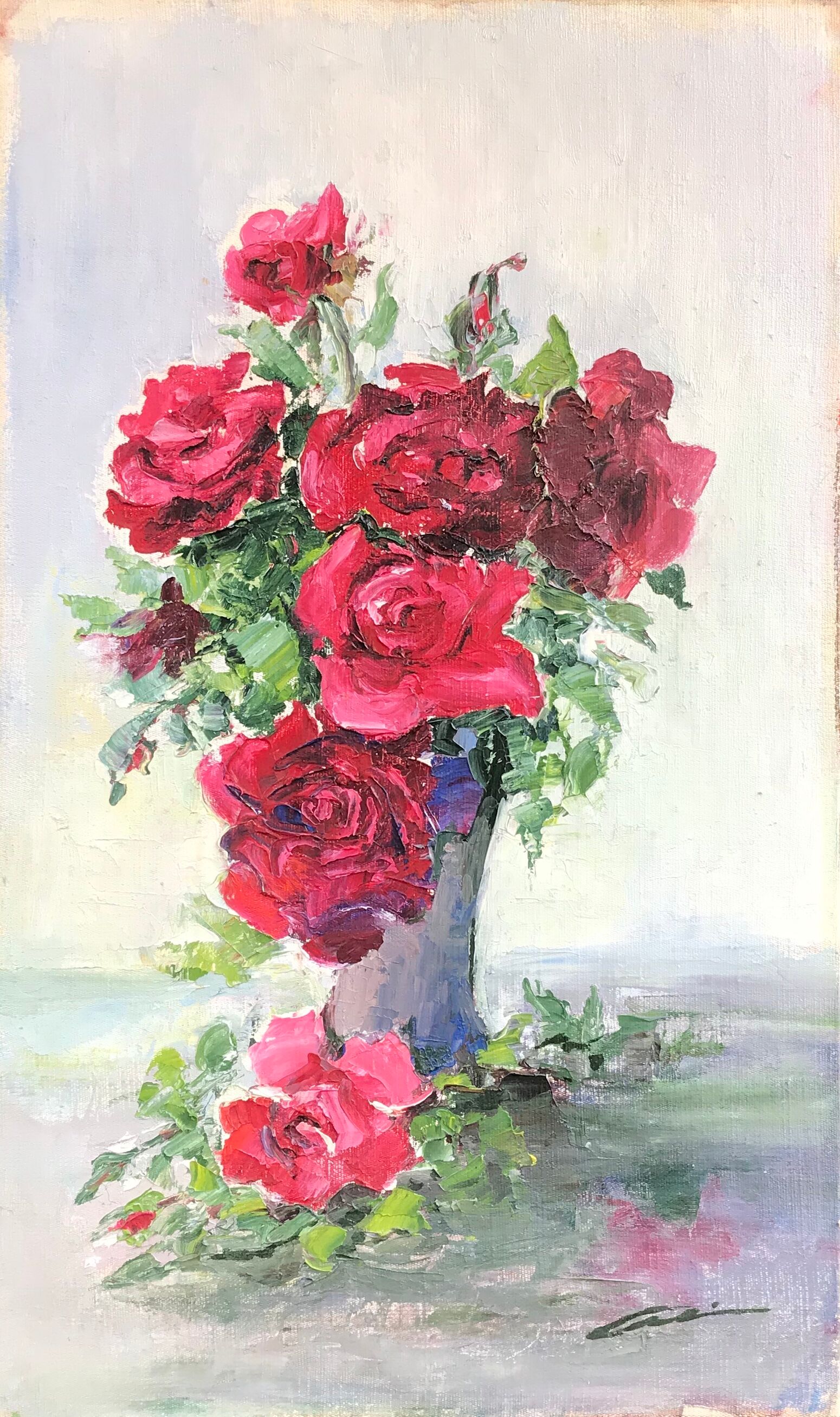 Table bouquet of red roses