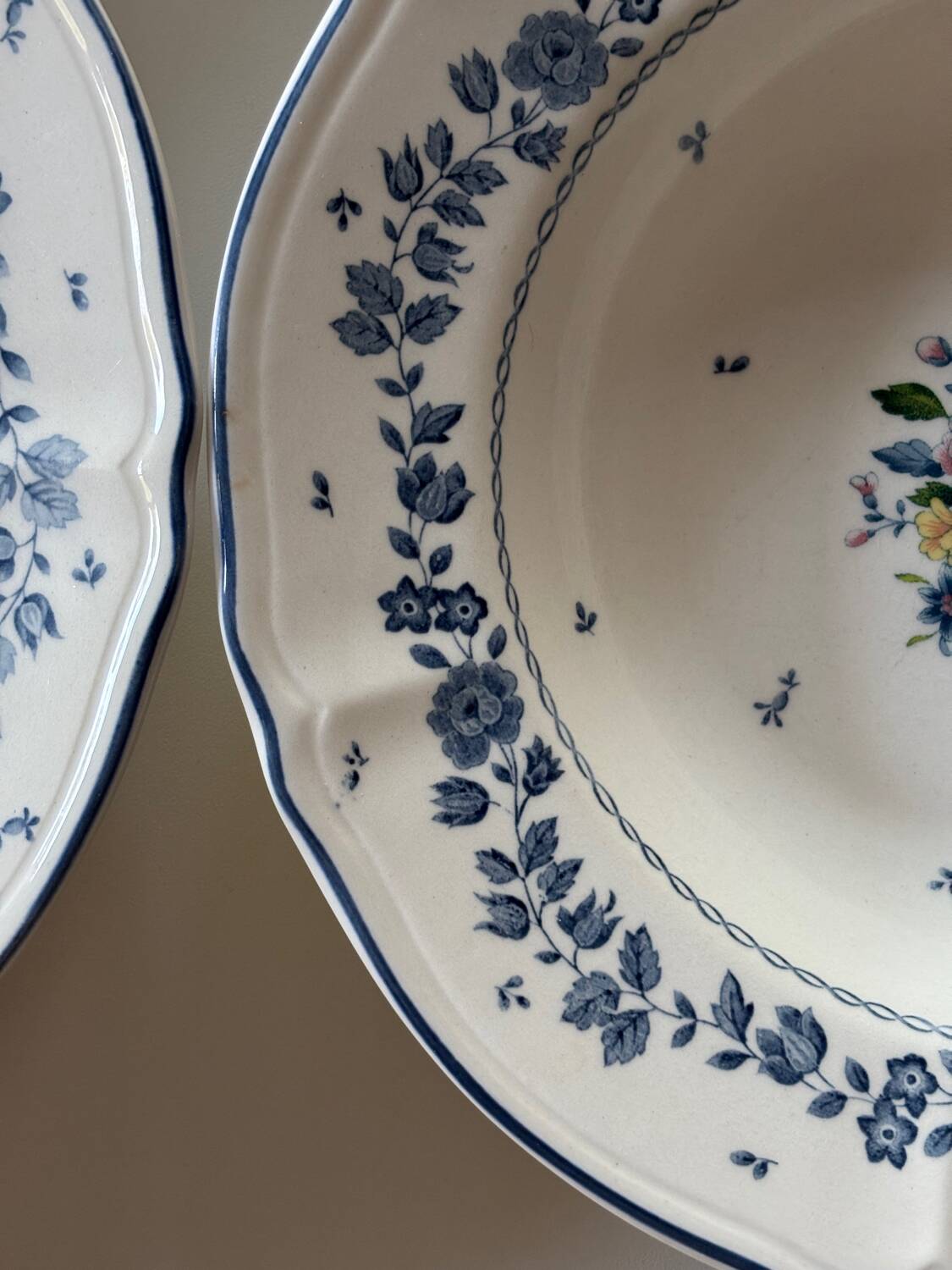 Assiettes creuses en faïence anglaise