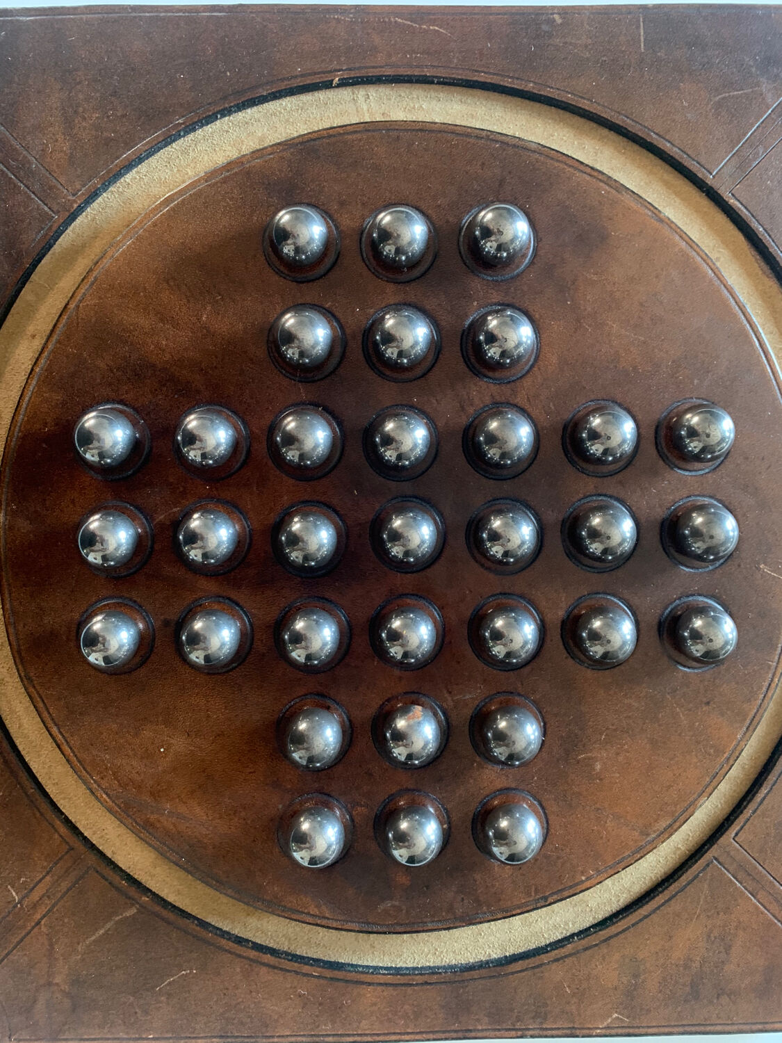 Handcrafted solitaire game