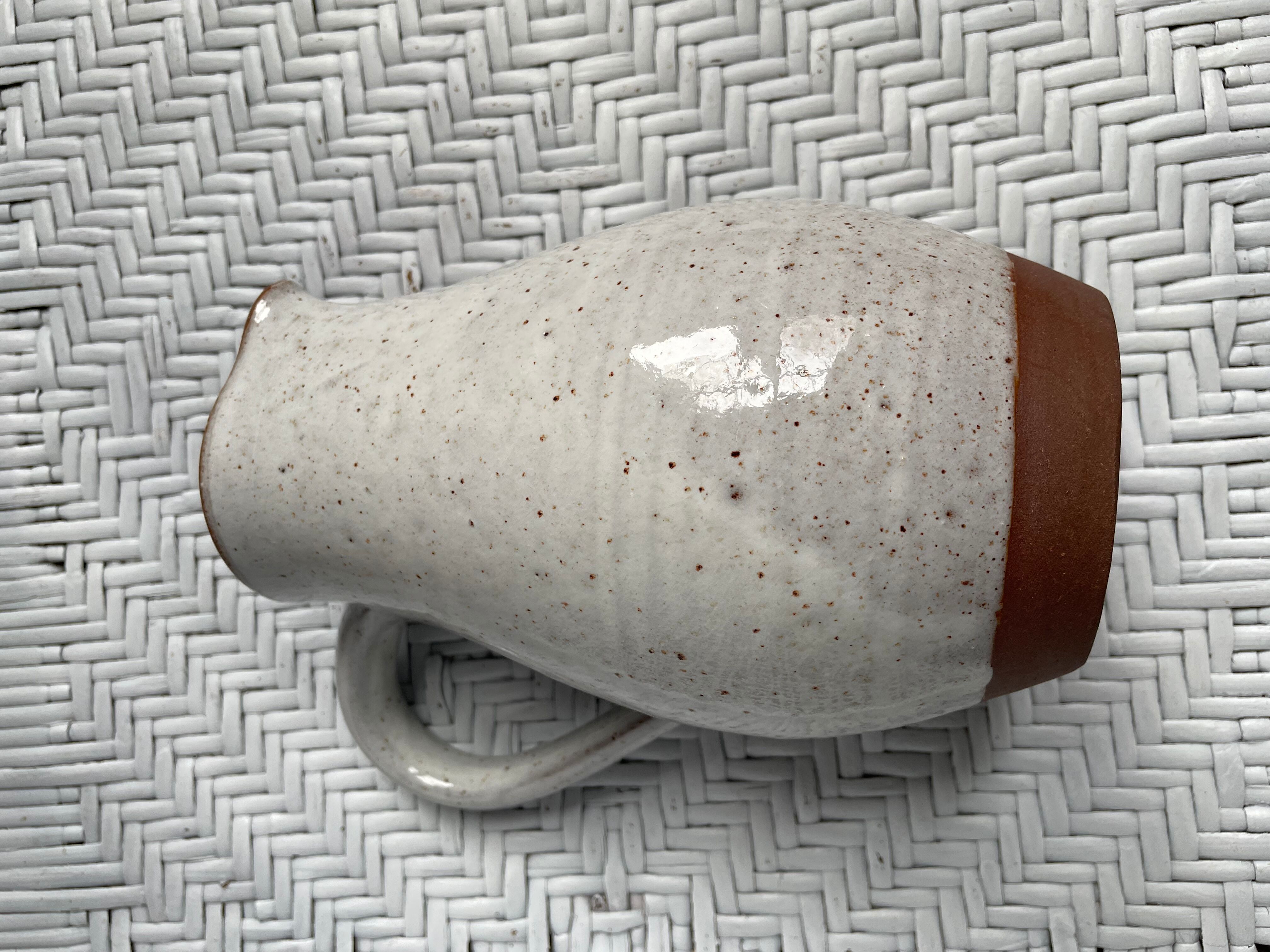 Sandstone pitcher of st amand en puisaye (roger jacques)