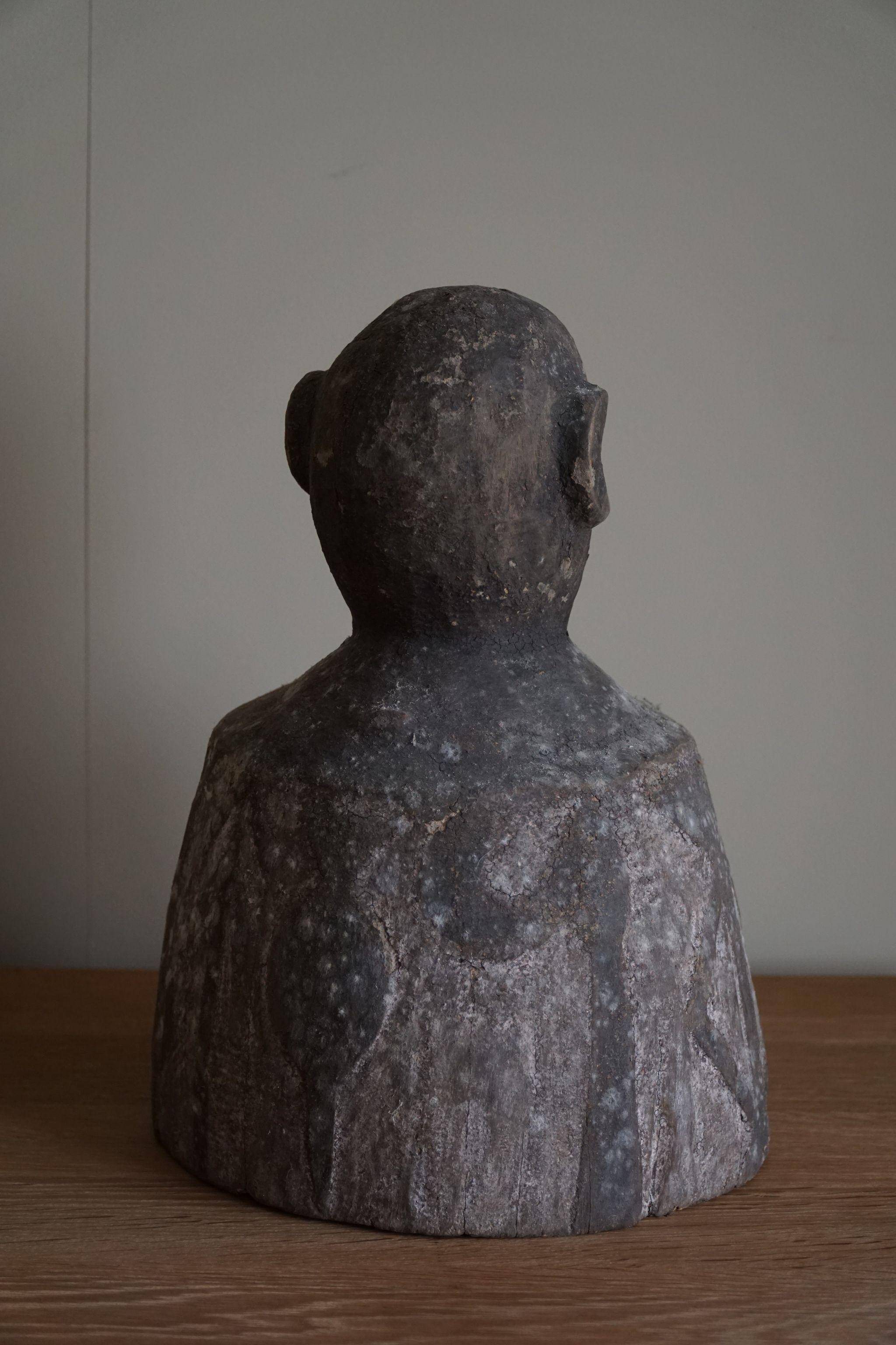 Mid-century decorative African wooden sculpture, made in the 1940s-50s.