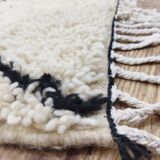 Azilal Berber rug in handmade wool 250 X 157 CM