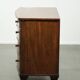 Commode anglaise du 19e siècle en taille subtile et unique.