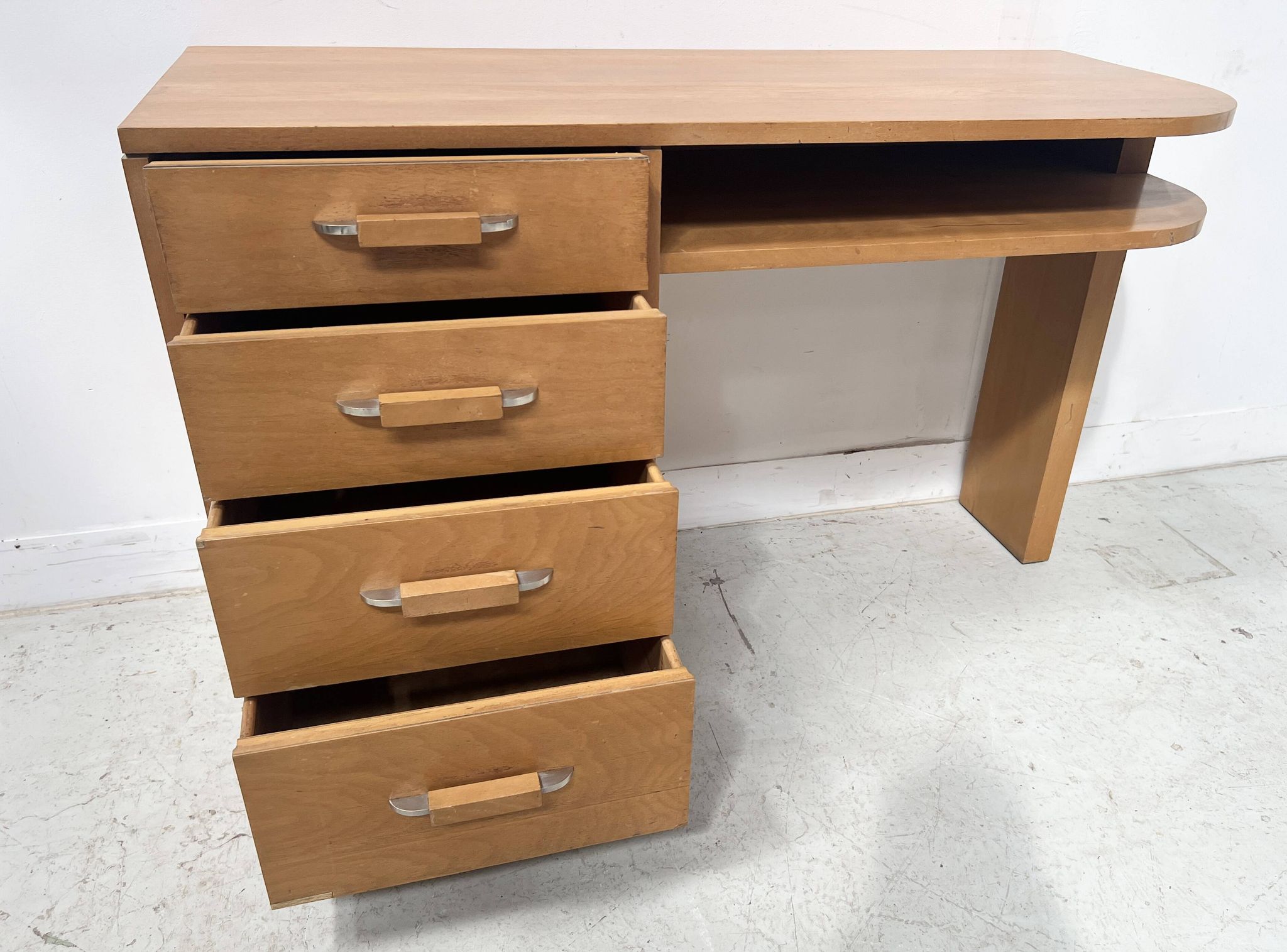 Bureau de style en placage de bois d'érable XX siècle