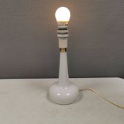 Lampe de table Le Klint, verre opalin blanc laiteux, dessus en laiton, modèle 311