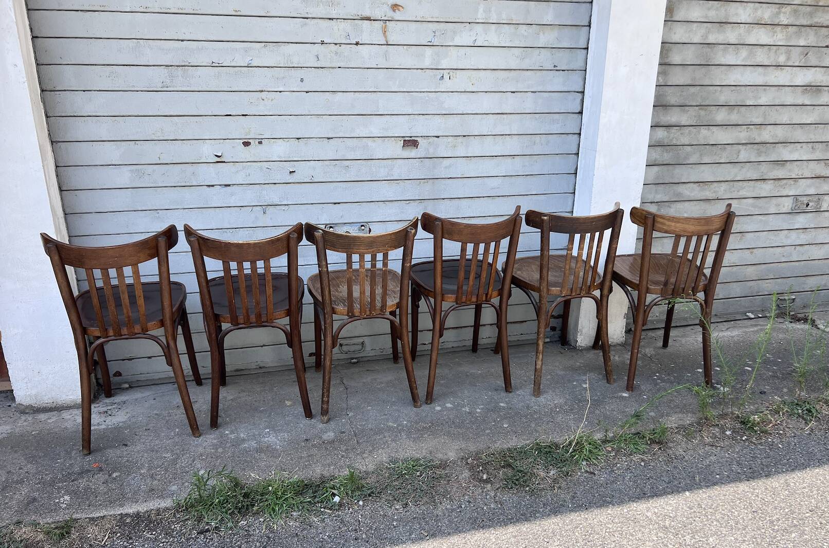 (Lot) 6 wooden bistro chairs