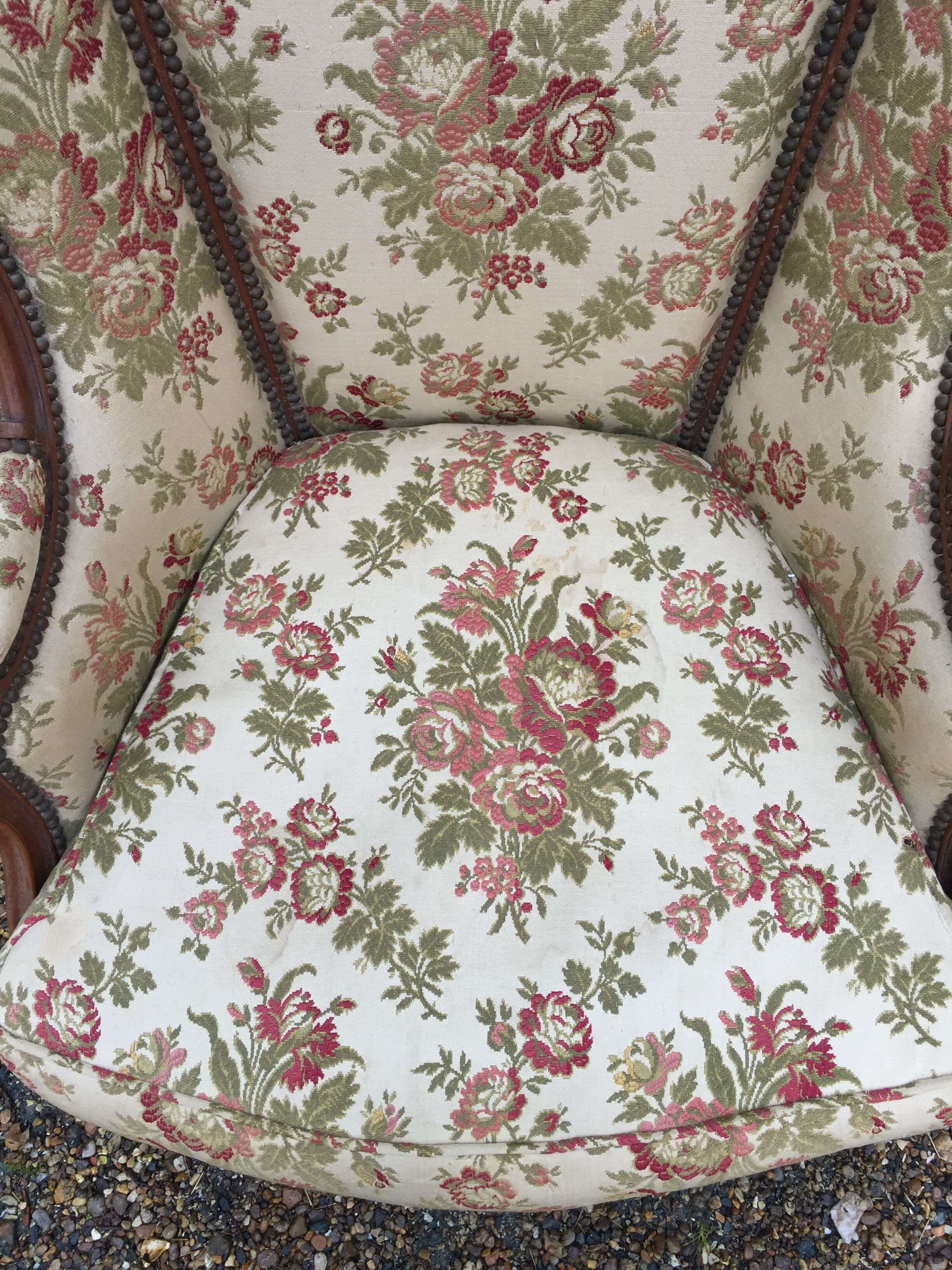 Fauteuil Louis XV dit rocaille en noyer