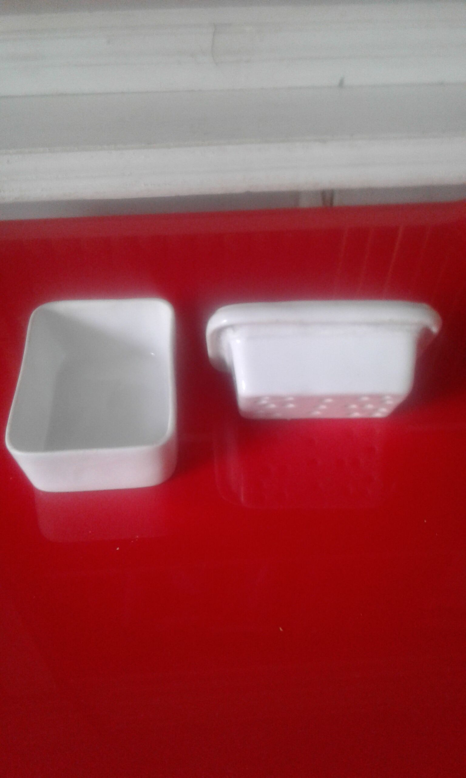 Porcelain soap dish