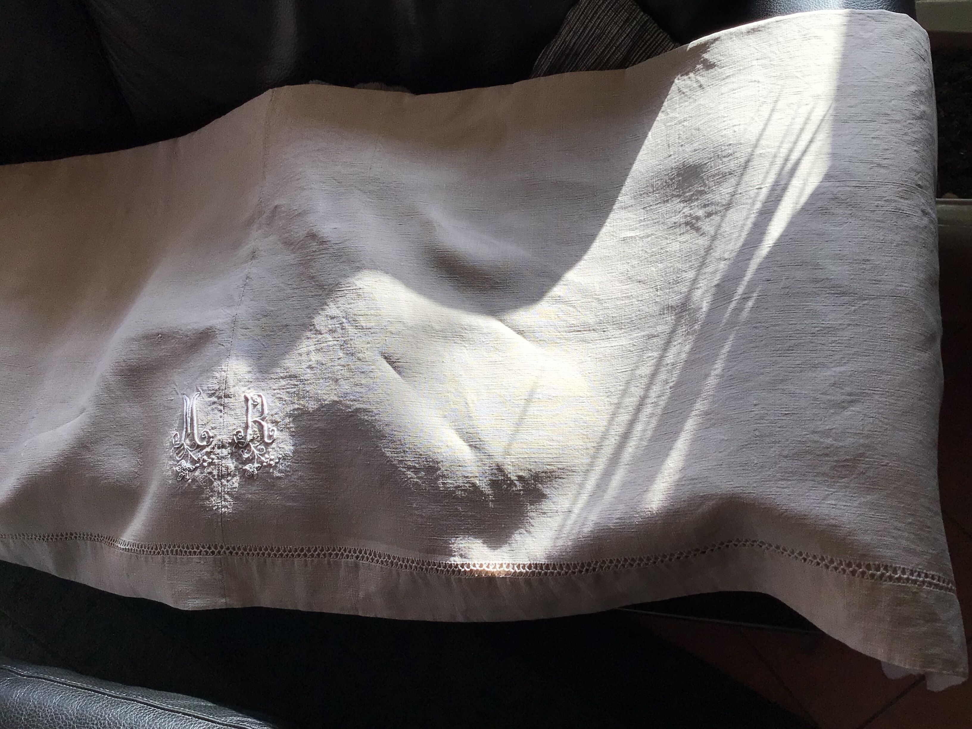 Hemp sheet embroidered MR very old seam central days crossed