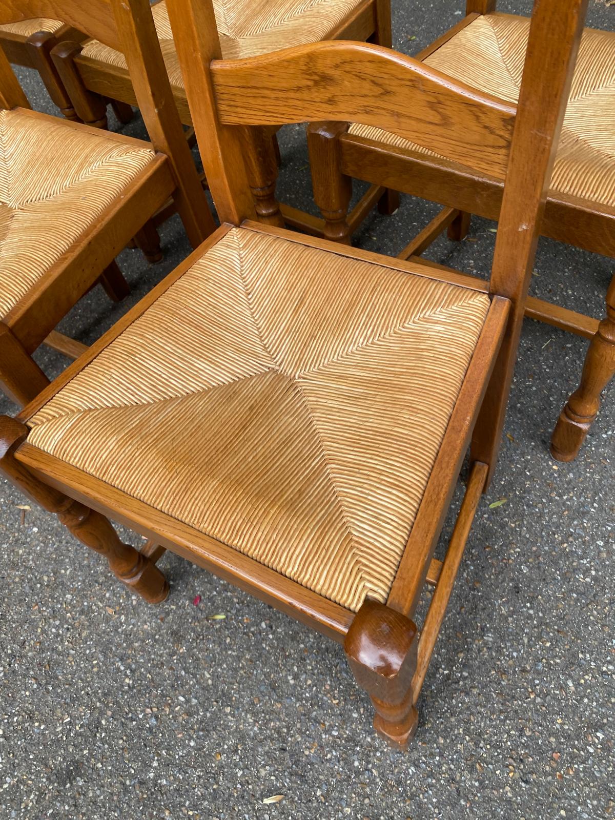 6 solid oak dining chairs with rush seats from the 1980s.
