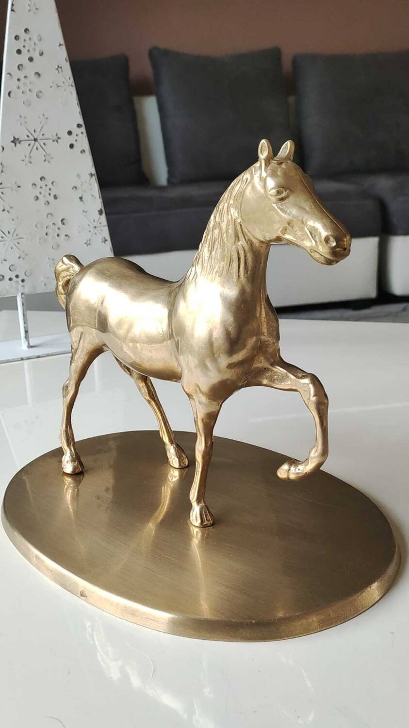 Large vintage horse in exercise figurine on oval base, in polished brass 26 x 19 cm