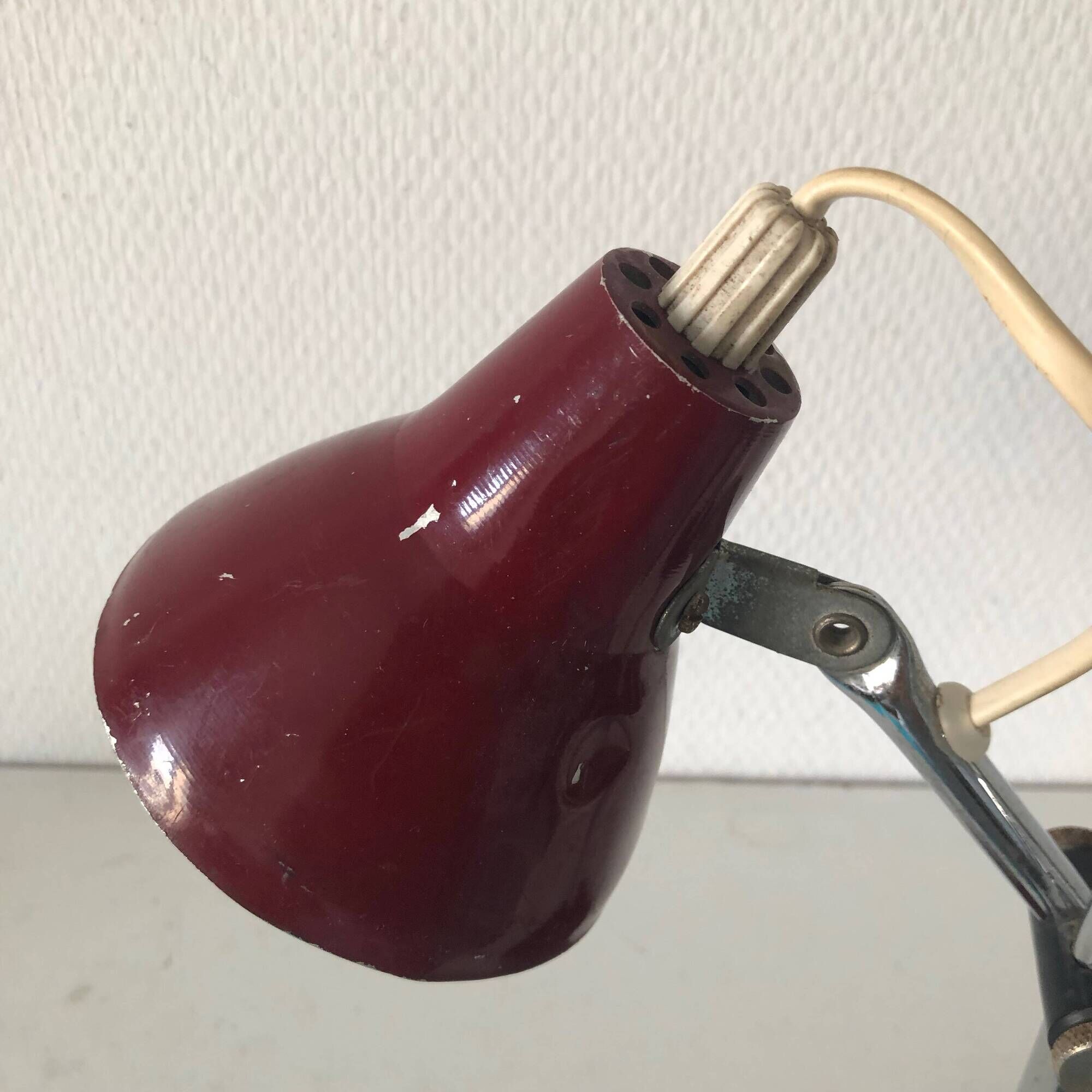 Vintage 1960 children's desk lamp, burgundy bedside table - 26 cm