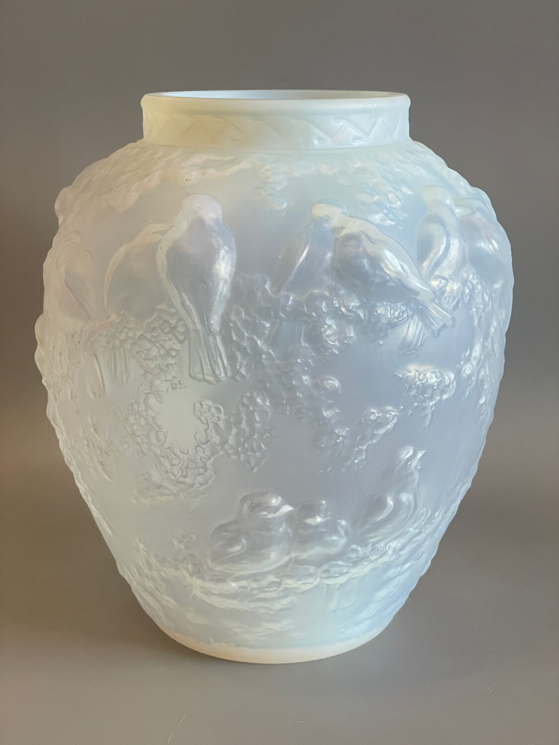 Muller opalescent bird vase