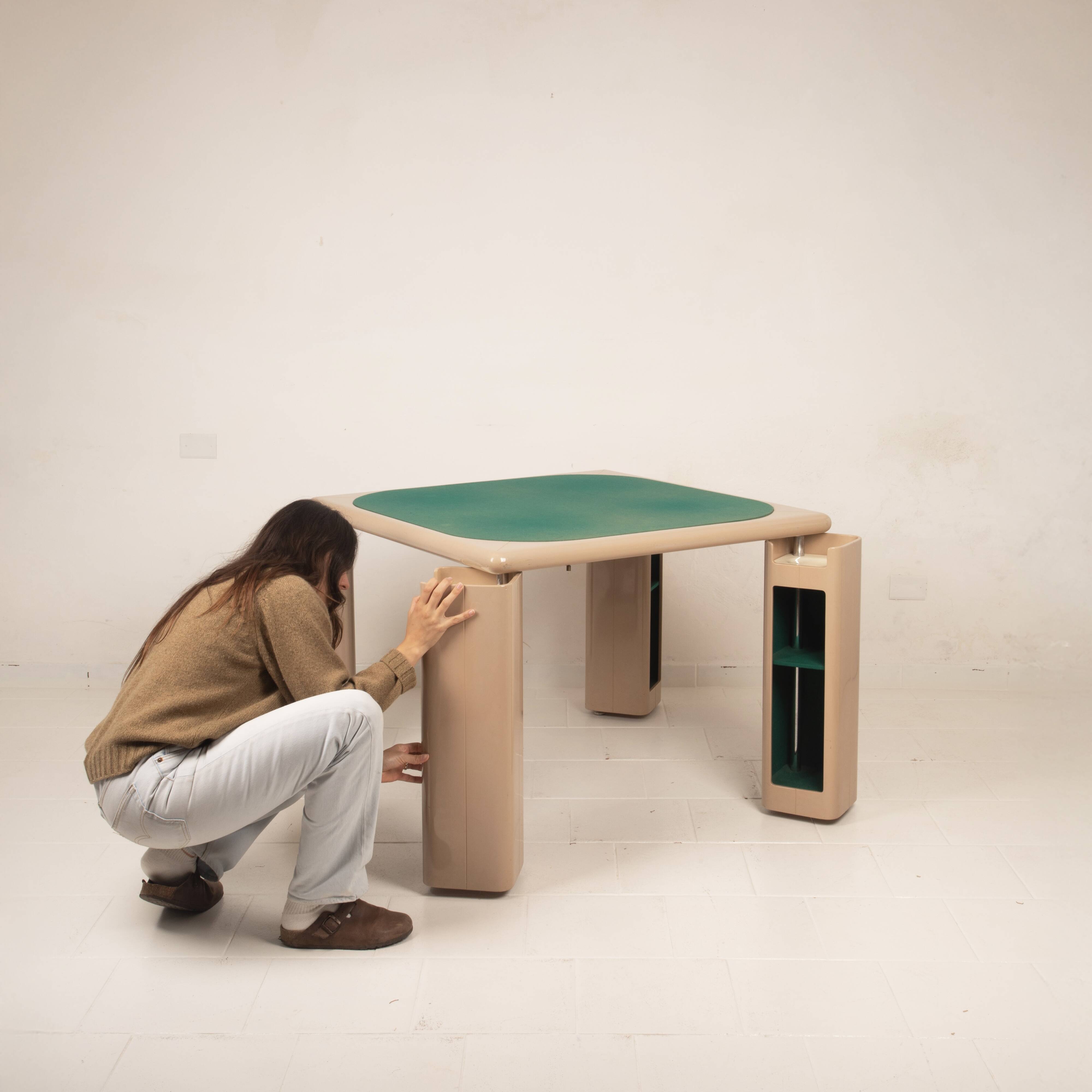 Pierluigi Molinari Lacquered Wood and Green Felt Game Table for Pozzi 1970