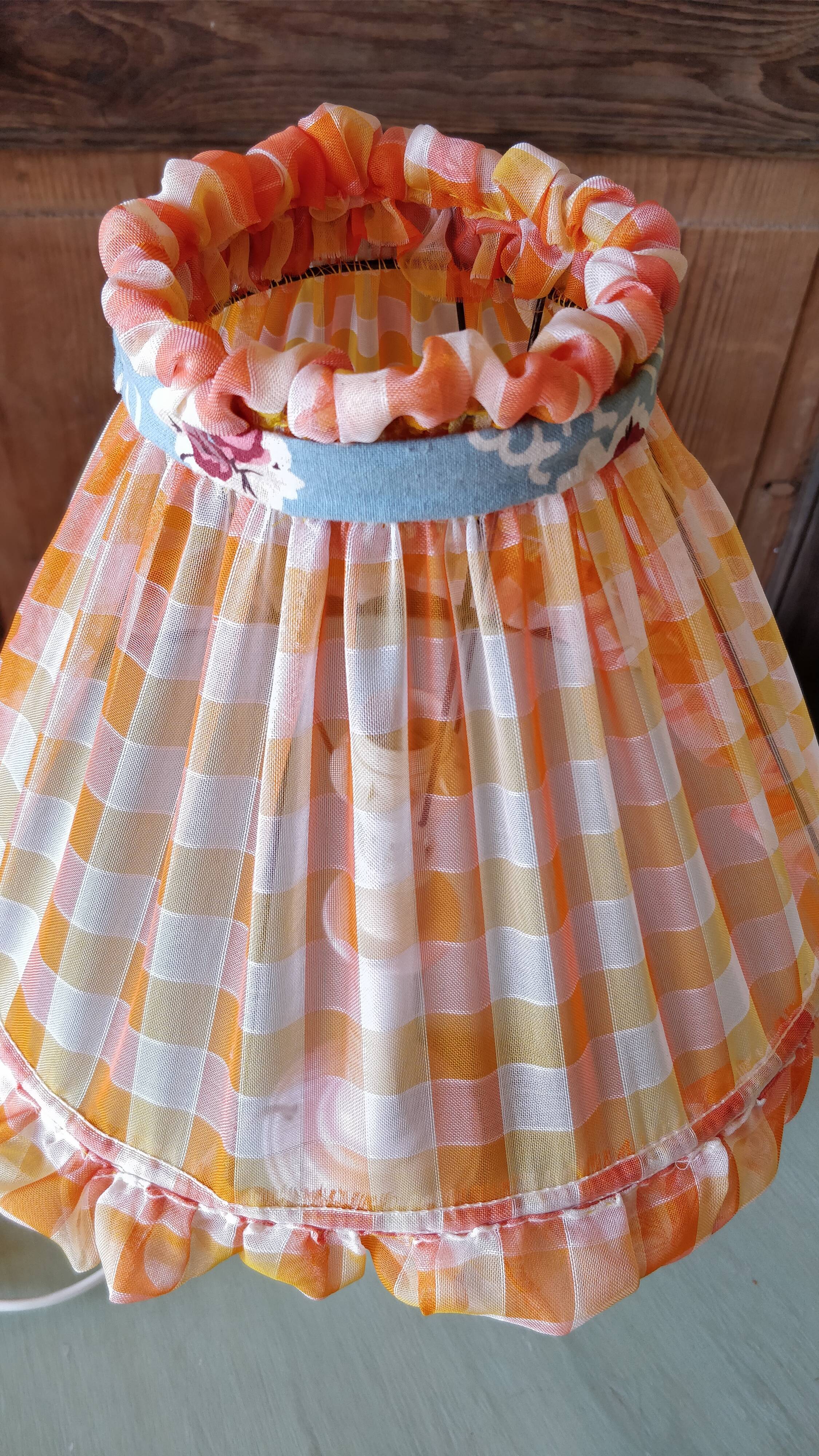 Enamelled iron-laying lamp