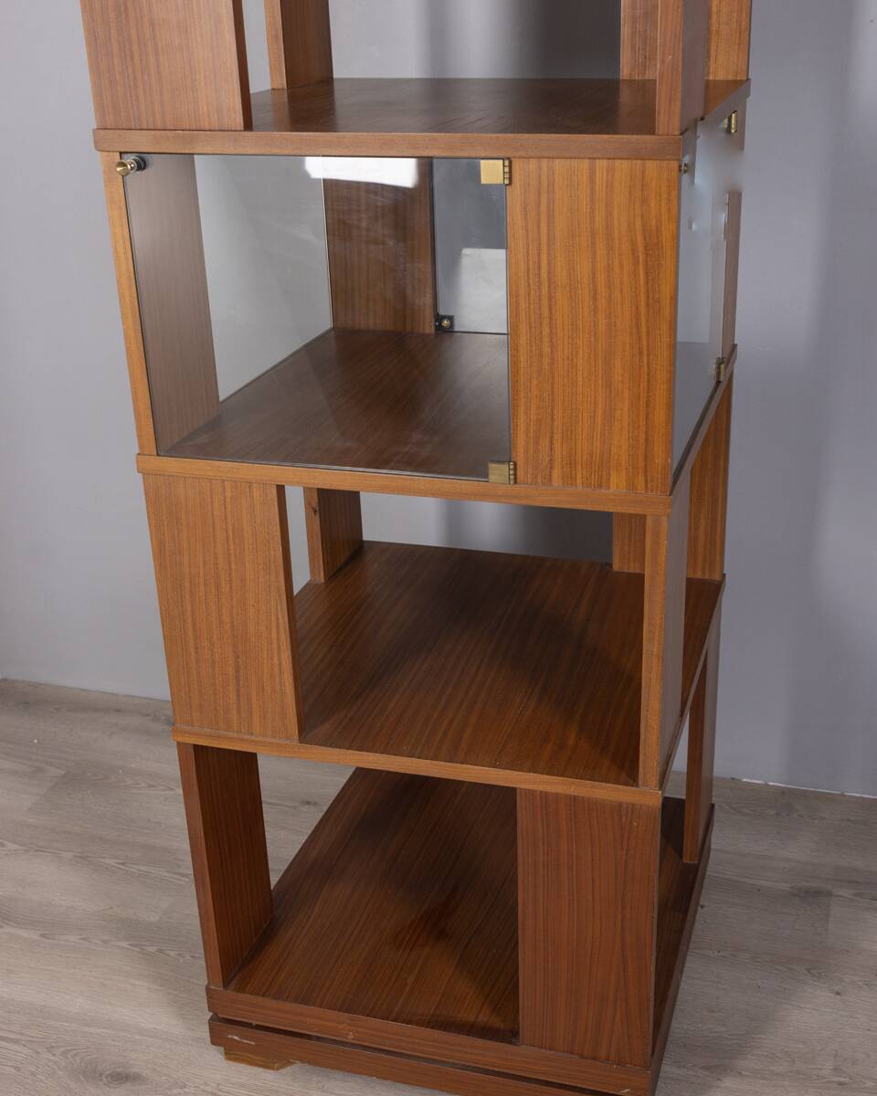 Grande bibliothèque pivotante en bois, design italien vintage des années 1960, pour le centre de la pièce.