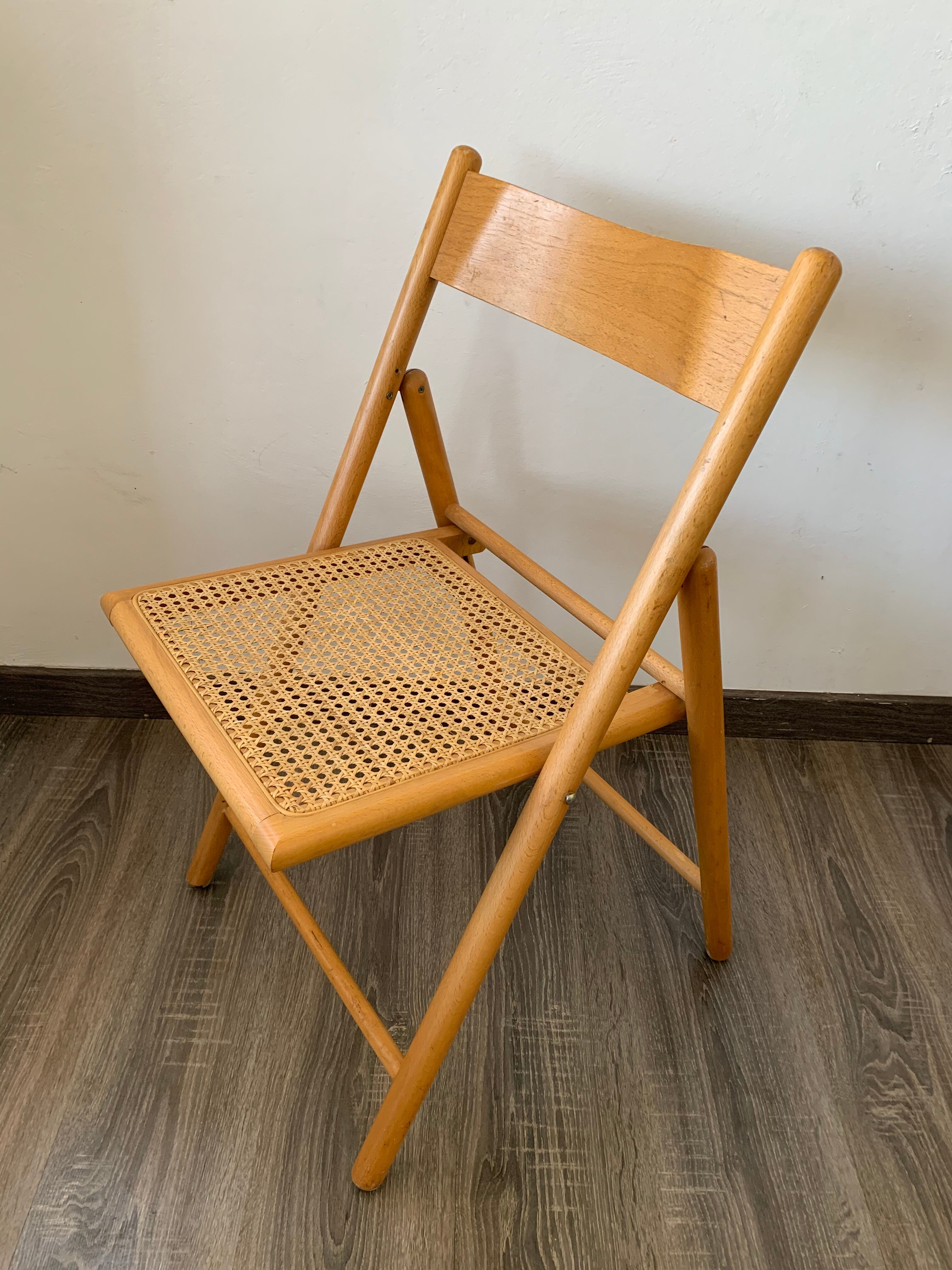Folding cannee chair
