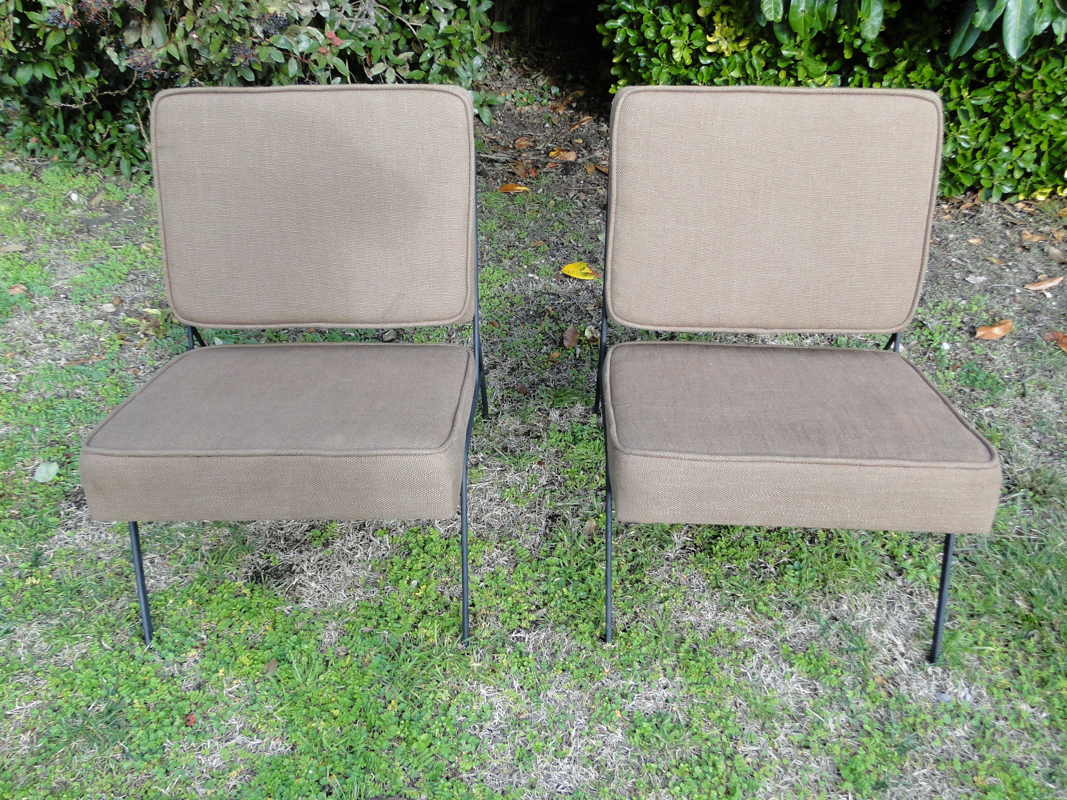 Paire de chauffeuses fauteuils en tissu marron