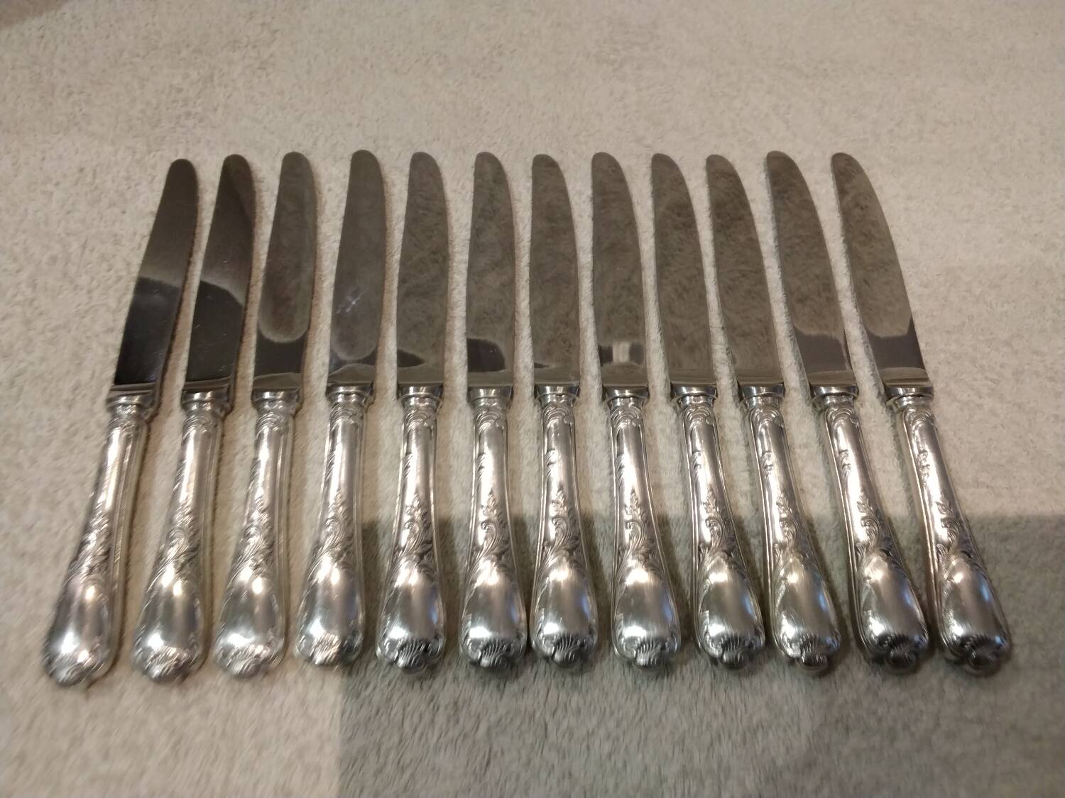 12 silver-plated dessert knives by Christofle Marly, 19.7cm