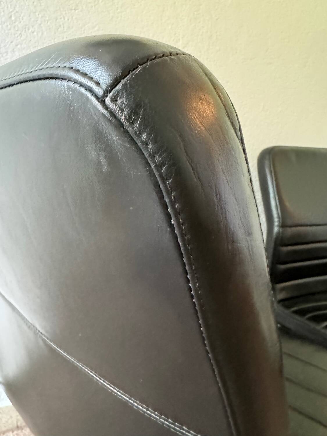 Black leather armchairs, Italian design, 70s (X2)